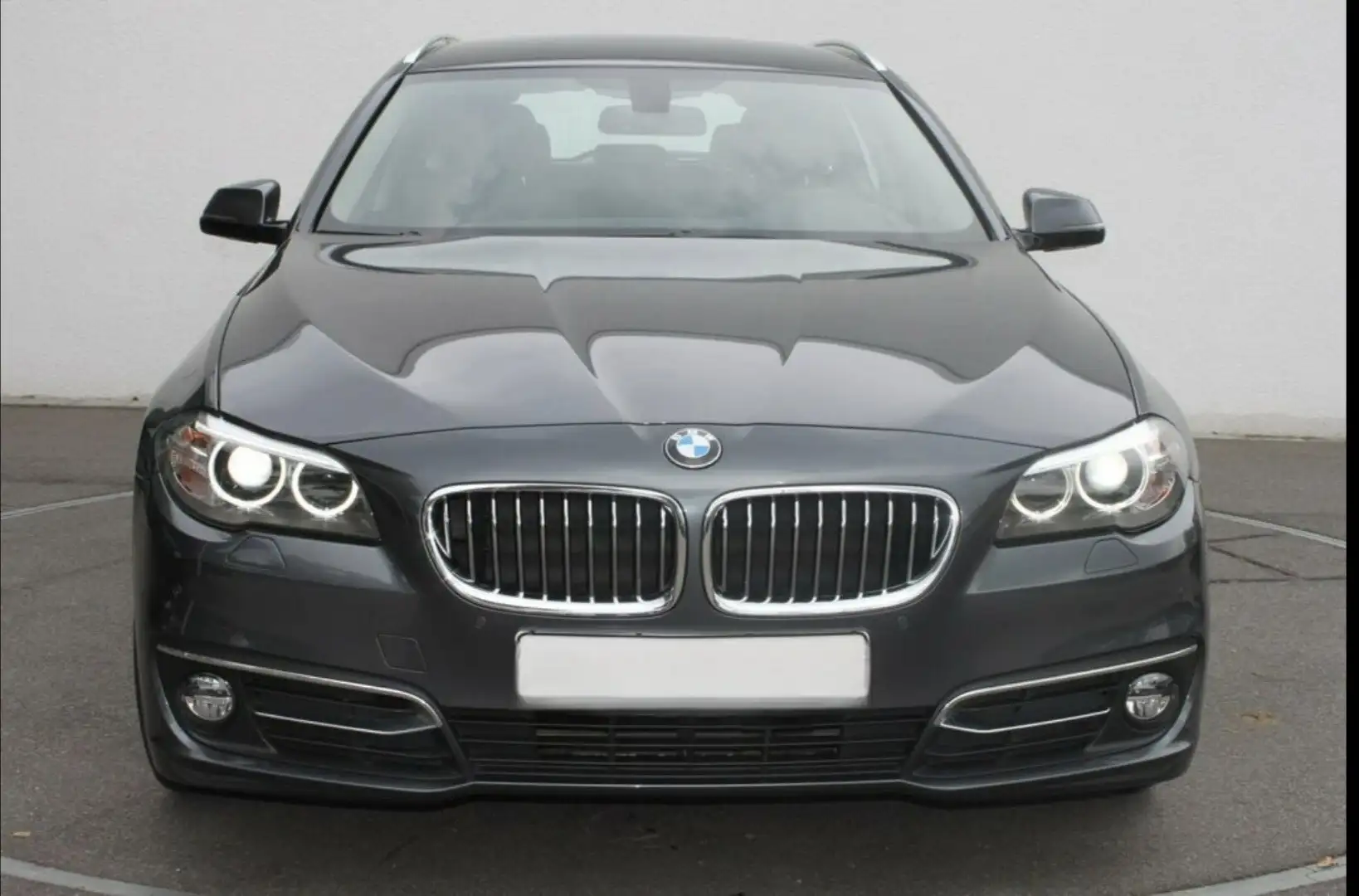BMW 528 528i xDrive Touring Aut. Luxury Line Grau - 1
