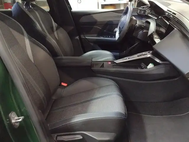 Peugeot 308 view 9