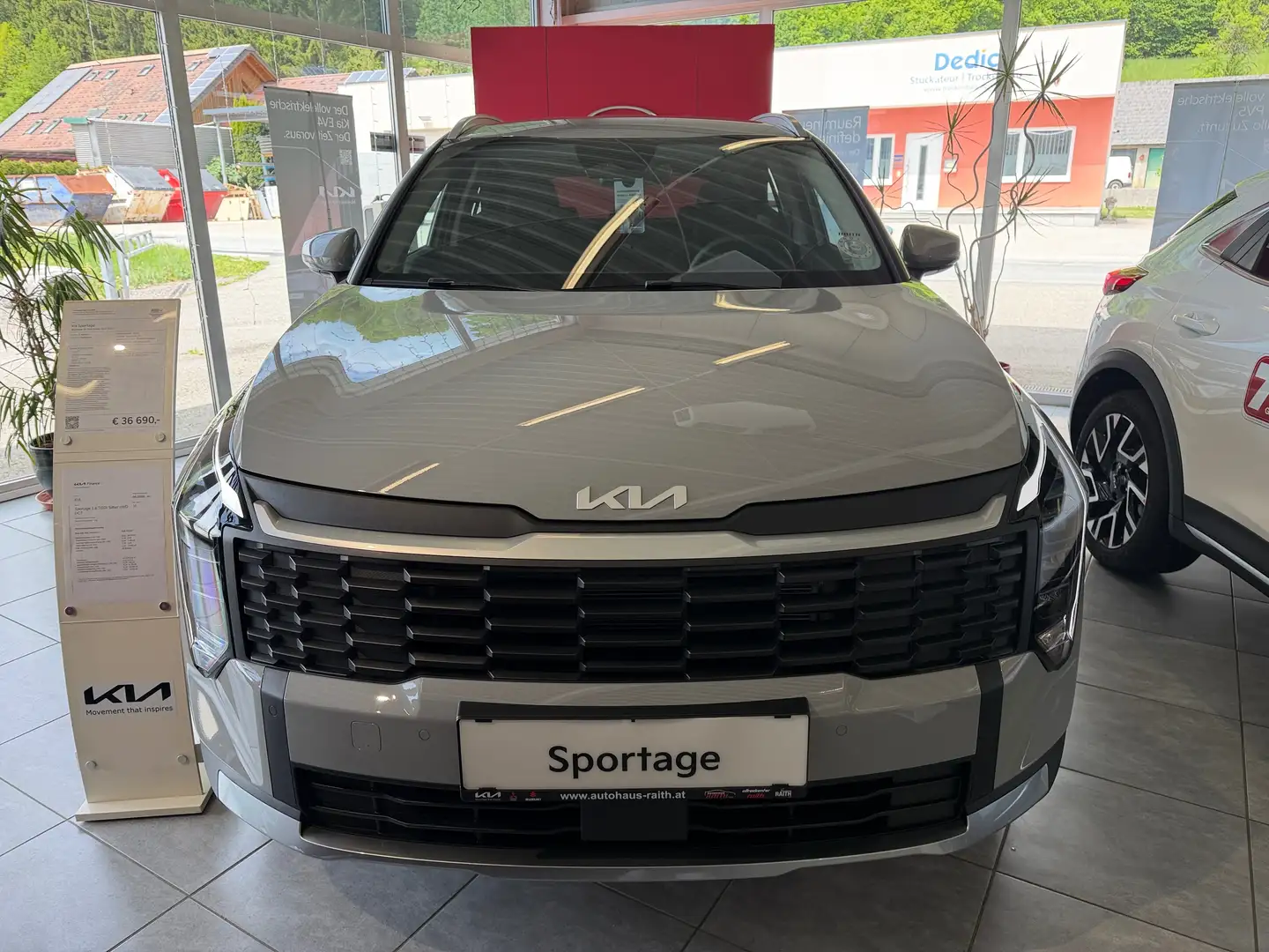 Kia Sportage Sportage 1,6 TGDI Silber 7DCT AWD Grau - 2