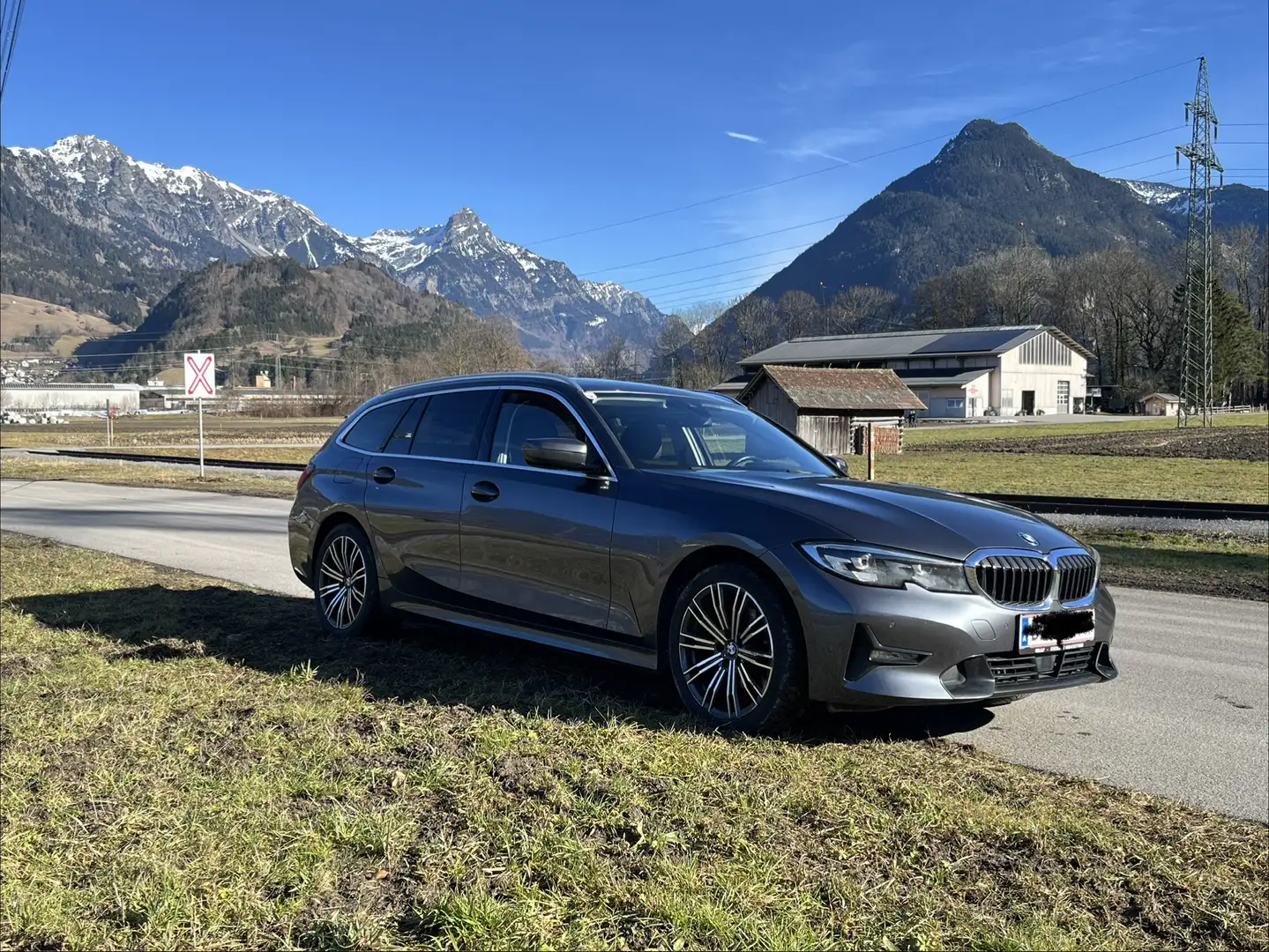 BMW 320 320d Touring Aut. Sport Line Grau - 1