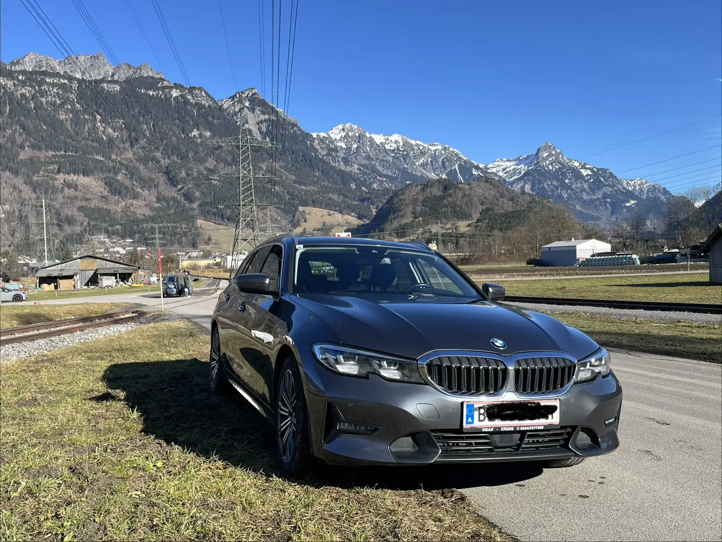 BMW 320 320d Touring Aut. Sport Line Grau - 2
