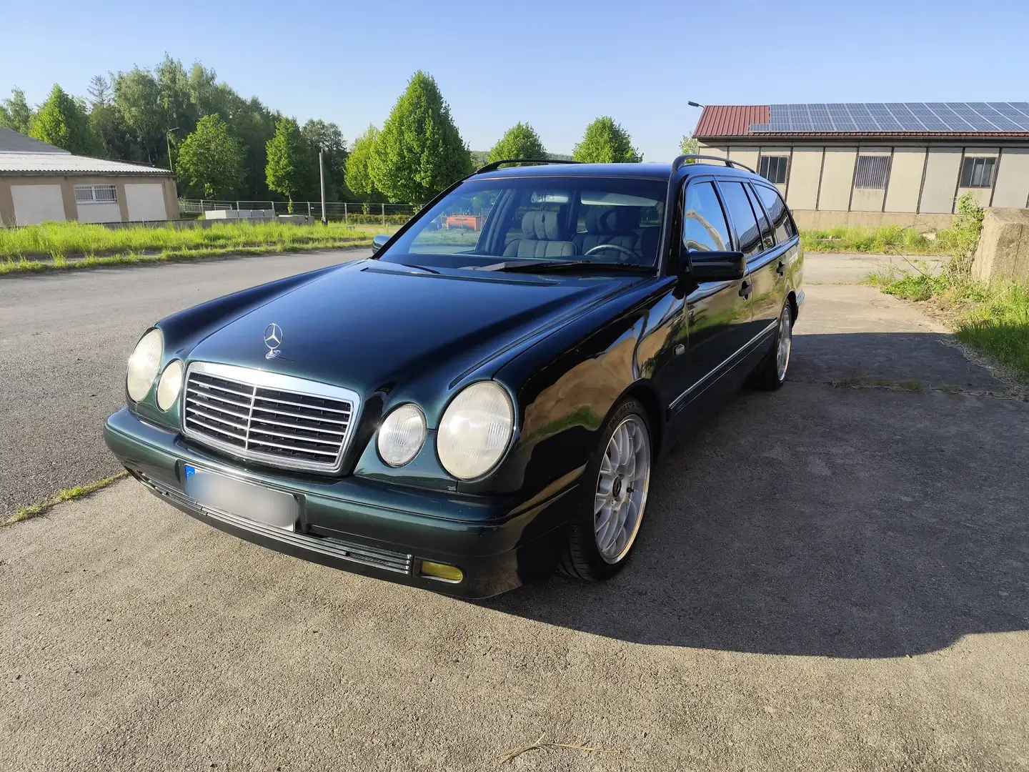 Mercedes-Benz E 200 E 200 T Kombie mit viel Platz und TÜV W210 S210 Grün - 1