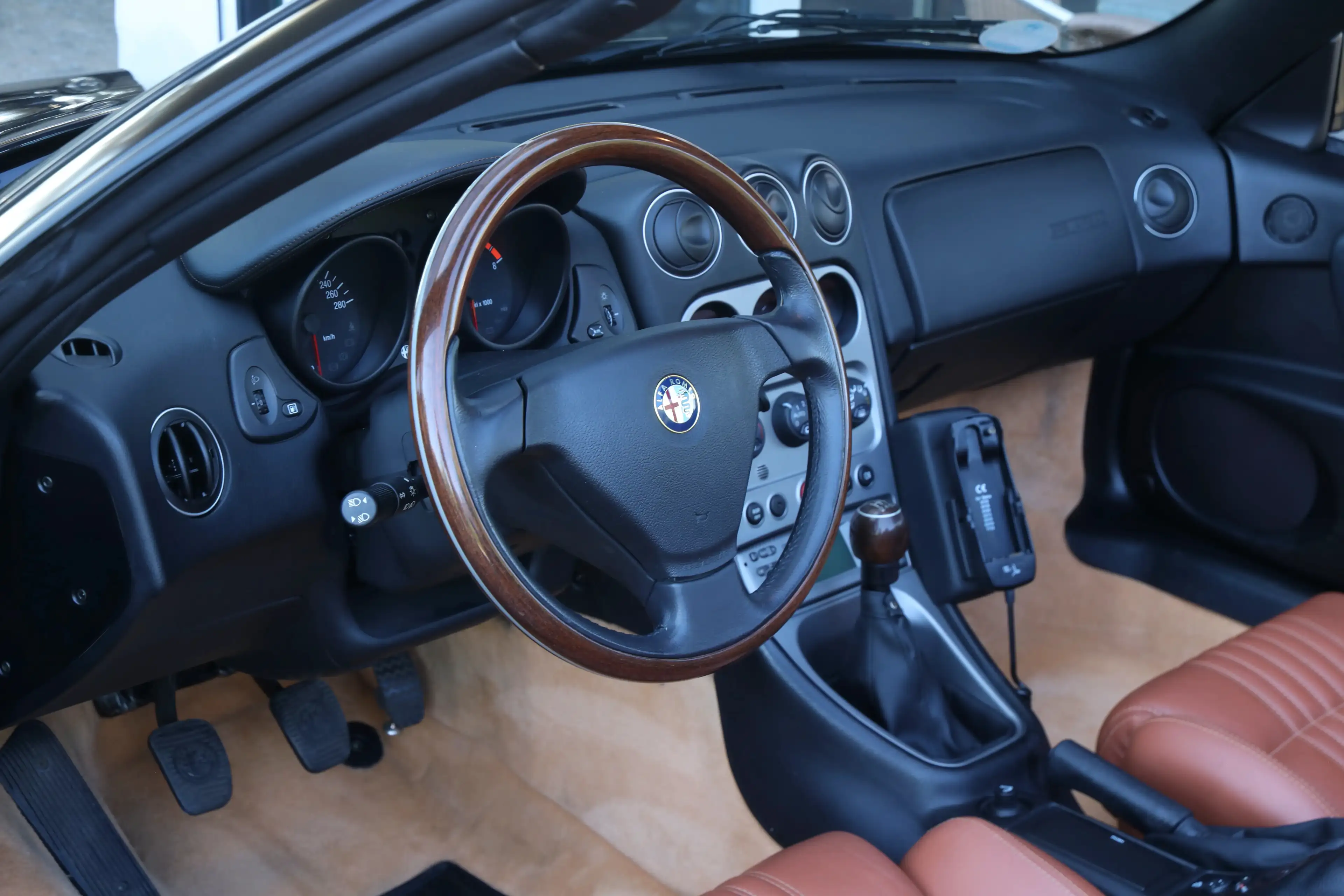 Alfa Romeo Spider 3.2 V6 24V Lusso "Low mileage - 2 Owners" "Low mil — photo 3