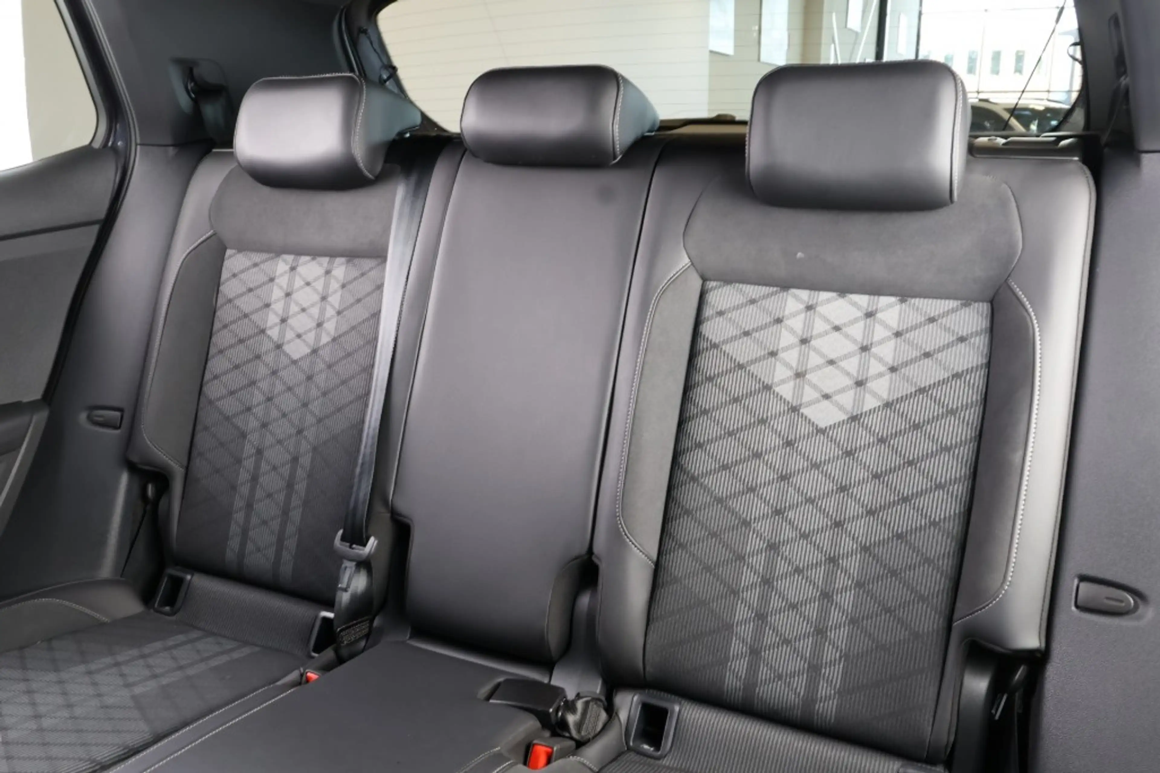Volkswagen T-Cross 1.0 TSI R-Line - Stoelverwarming - Keyless - Matri — photo 8