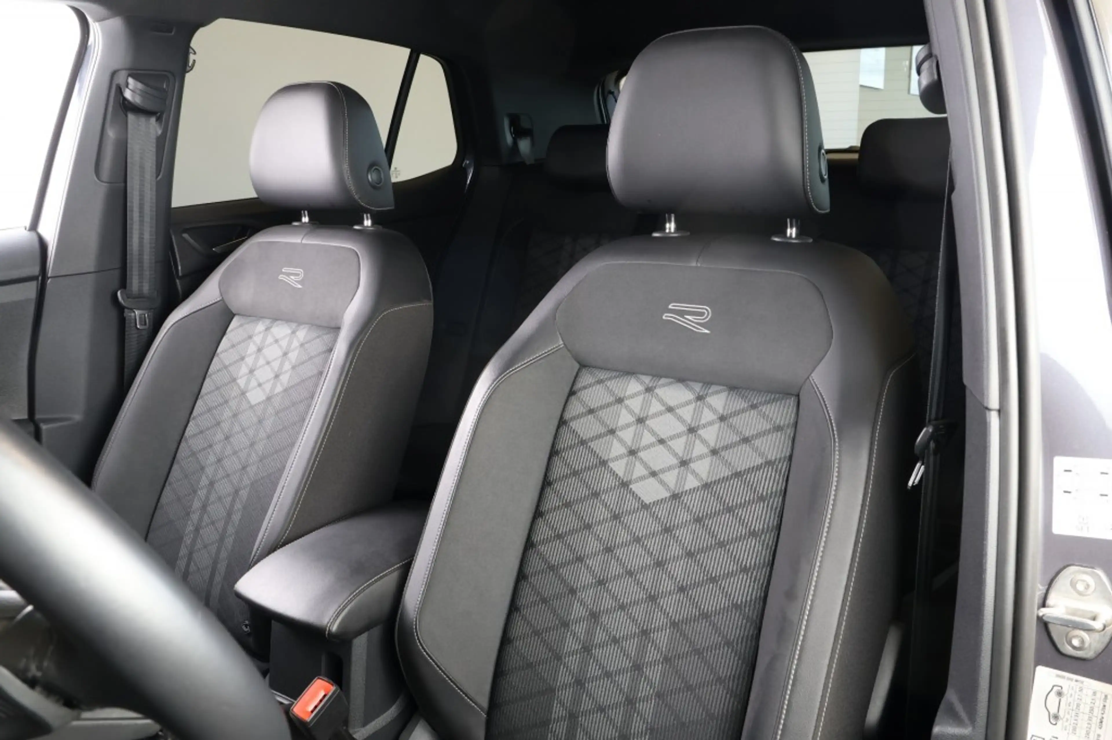 Volkswagen T-Cross 1.0 TSI R-Line - Stoelverwarming - Keyless - Matri — photo 7
