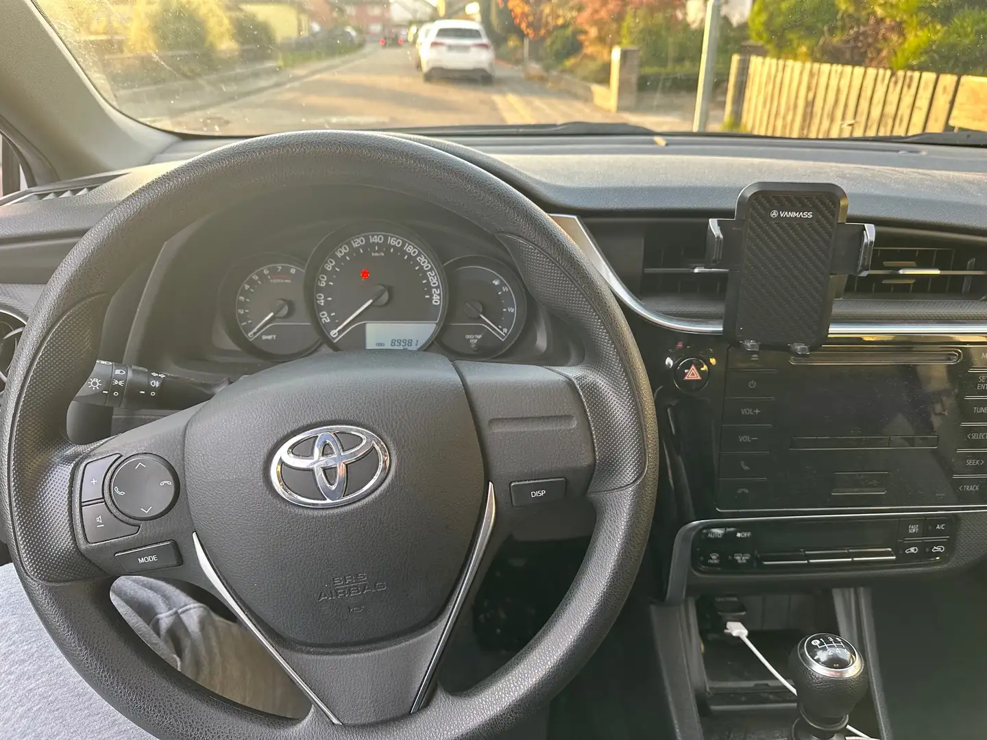 Toyota Auris 1.33 Dual-VVT-i, Verhandlungsbasis Weiß - 2