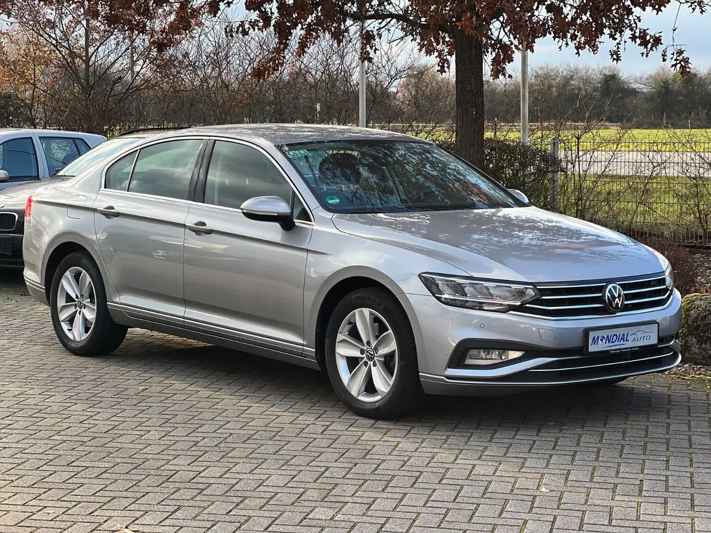 Volkswagen Passat Lim. 2.0 TSI Business*DSG*Kamera*1-Hd Silber - 1