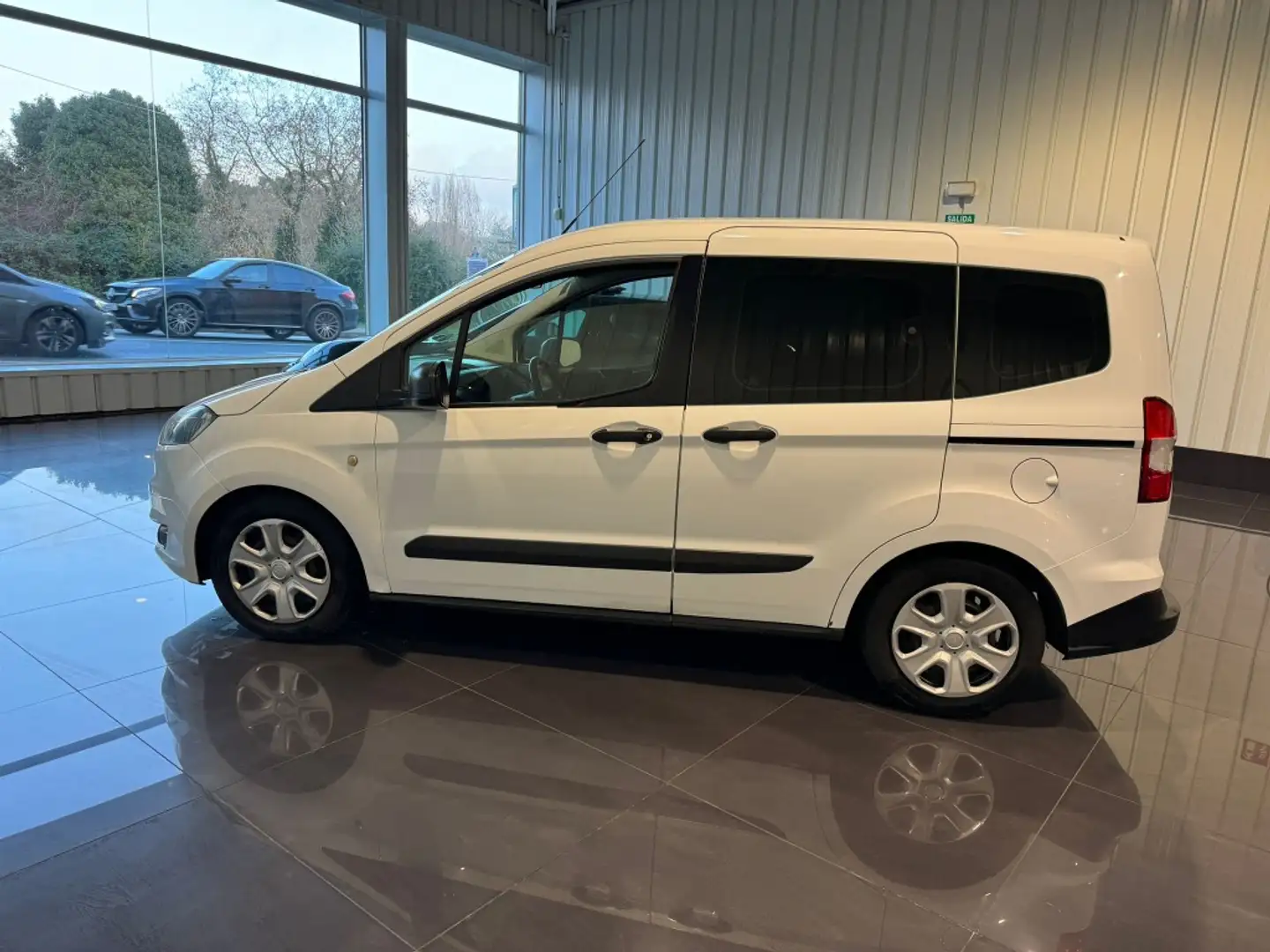 Ford Tourneo Courier 1.5TDCi Ambiente 75 Blanco - 2