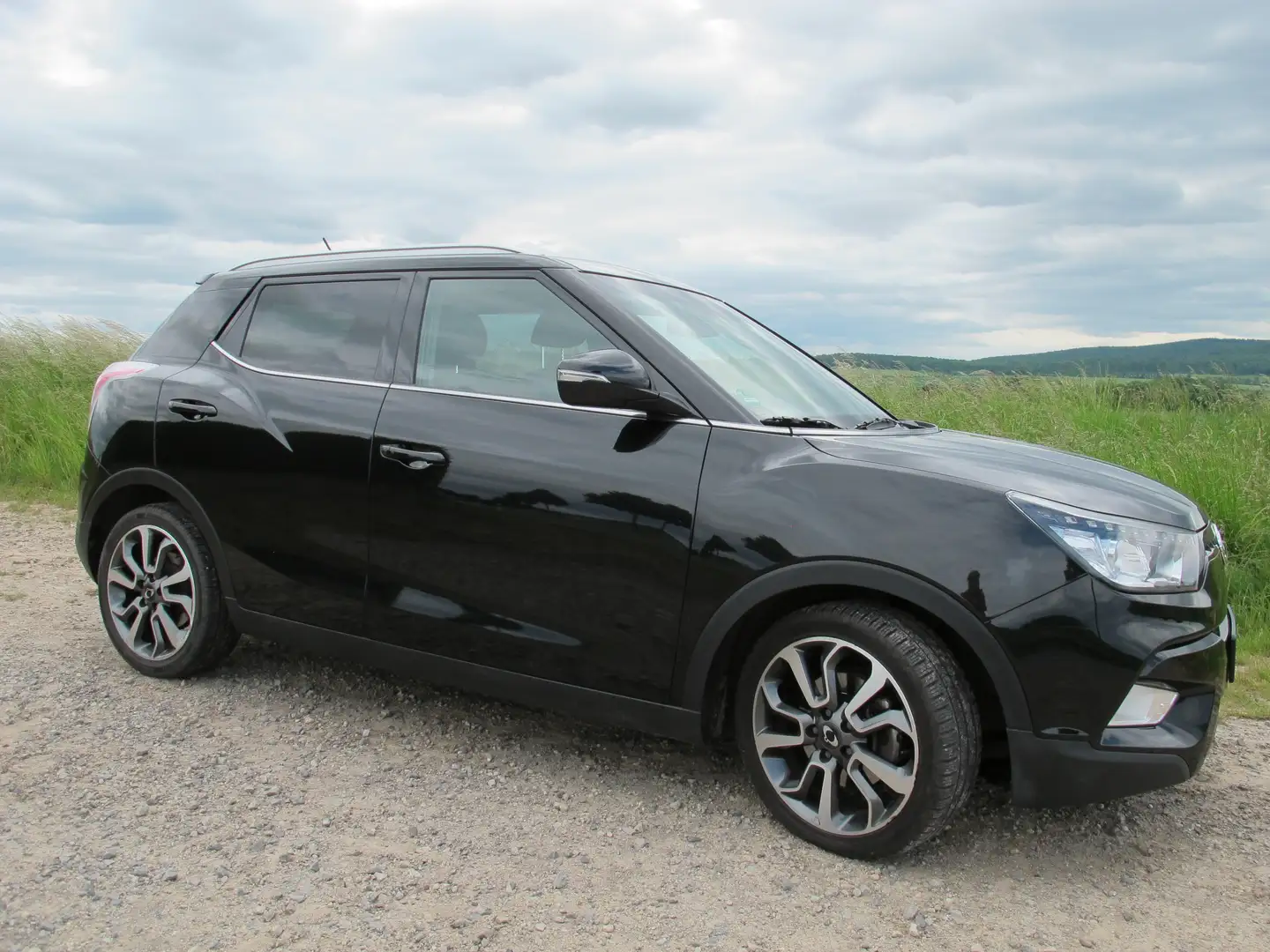 SsangYong Tivoli Tivoli e-XGi 160 2WD Aut. Crystal Negro - 2