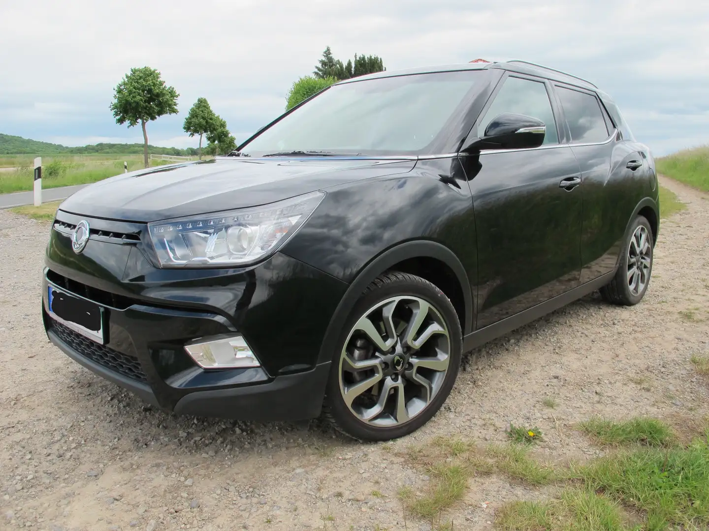 SsangYong Tivoli Tivoli e-XGi 160 2WD Aut. Crystal Negro - 1