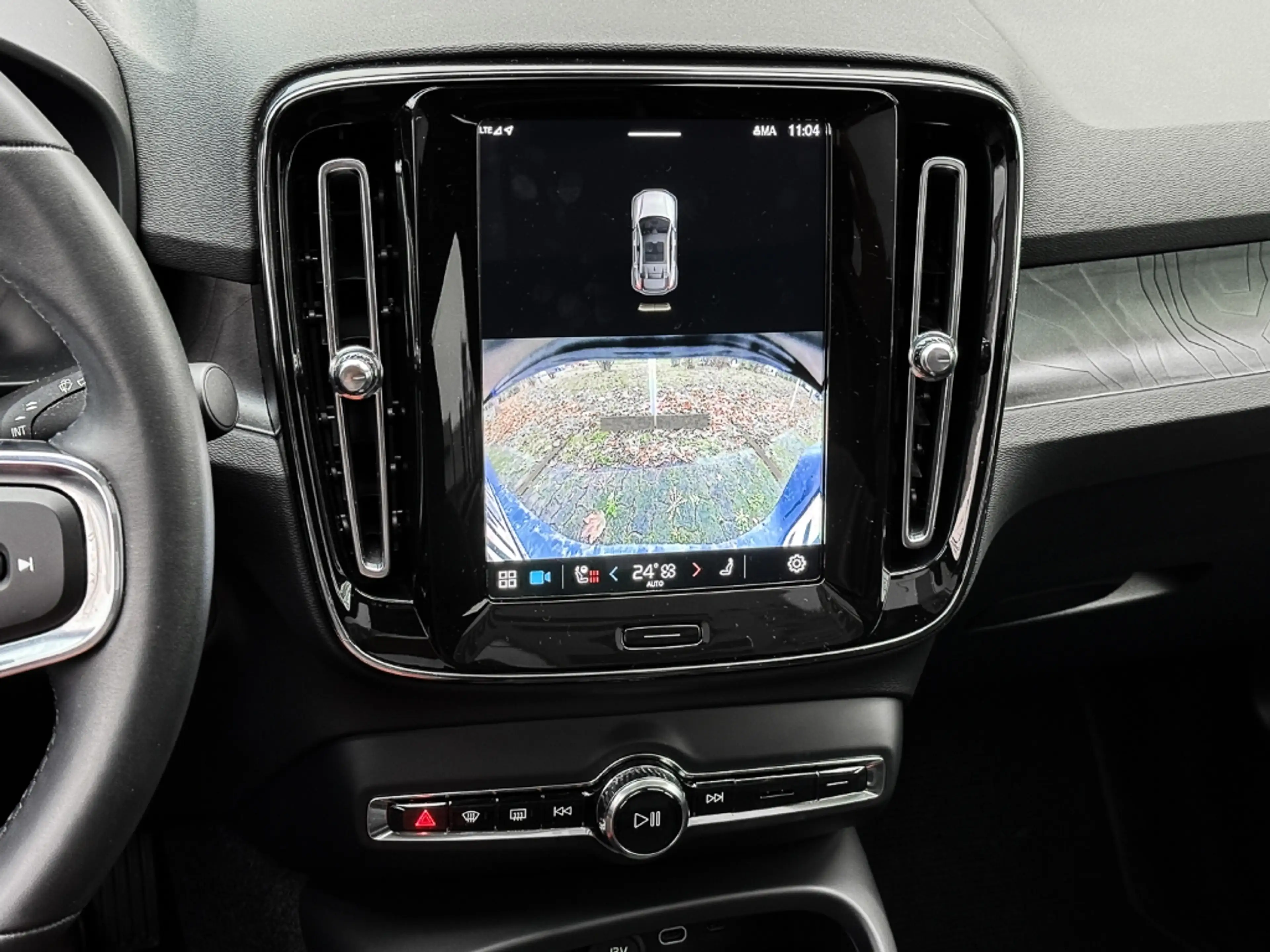 Volvo C40 Recharge Twin Motor AWD Plus Pilot Assist — photo 9