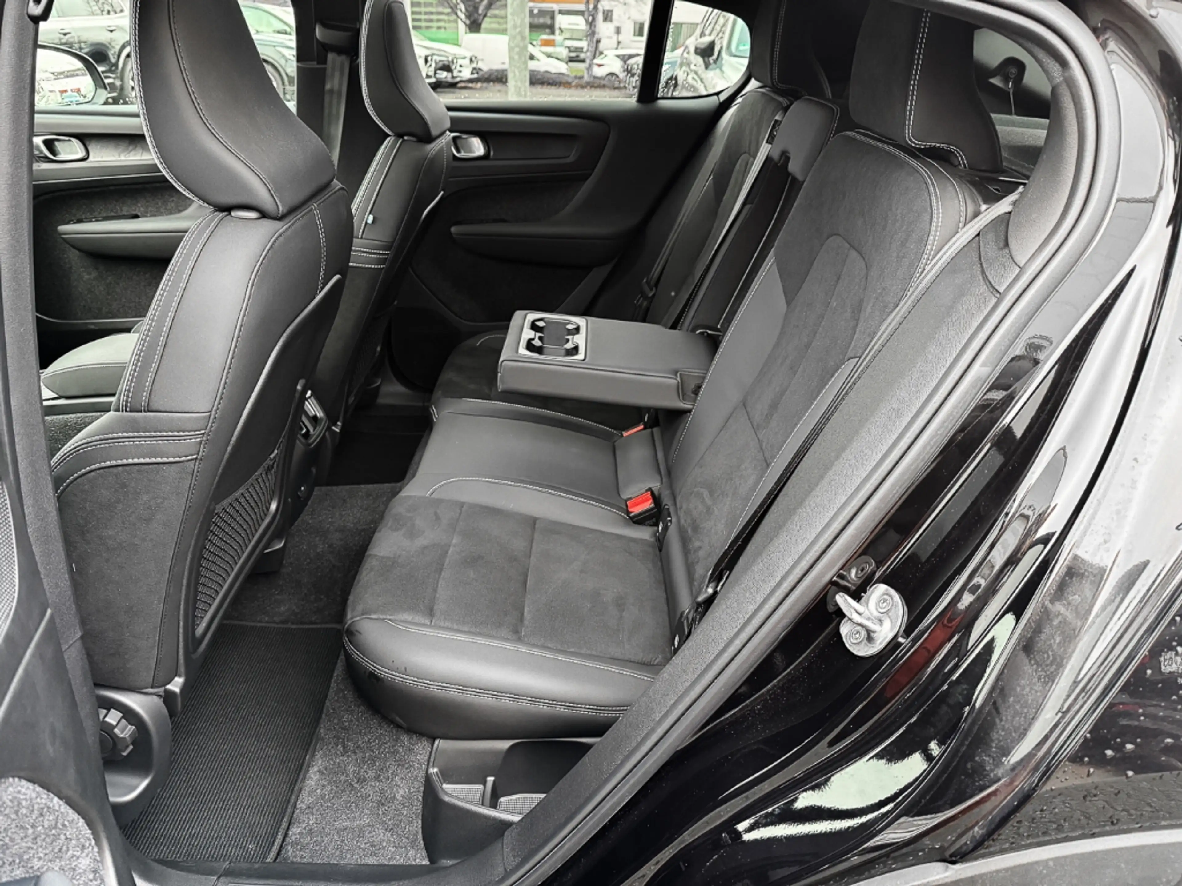 Volvo C40 Recharge Twin Motor AWD Plus Pilot Assist — photo 15