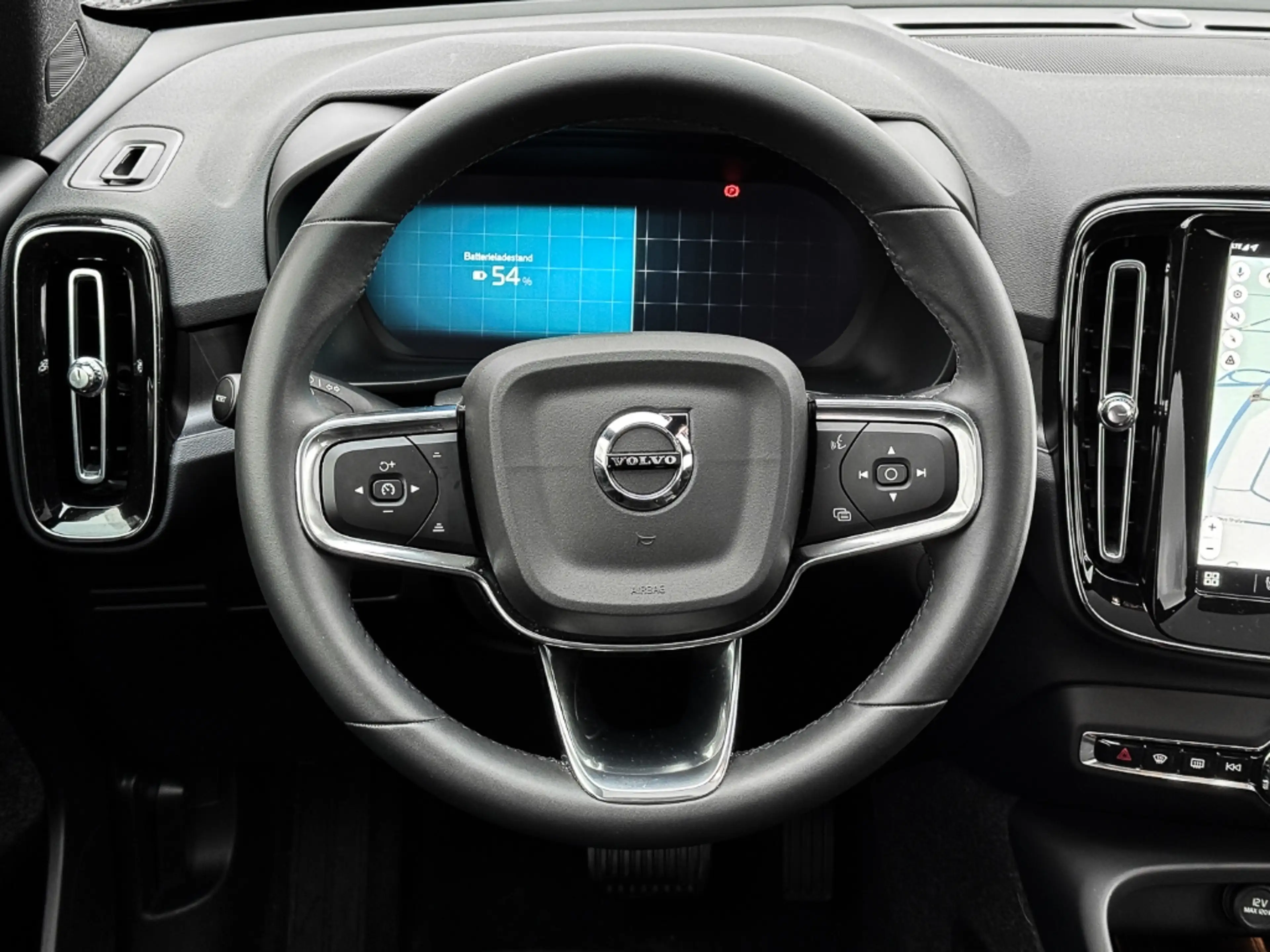 Volvo C40 Recharge Twin Motor AWD Plus Pilot Assist — photo 11