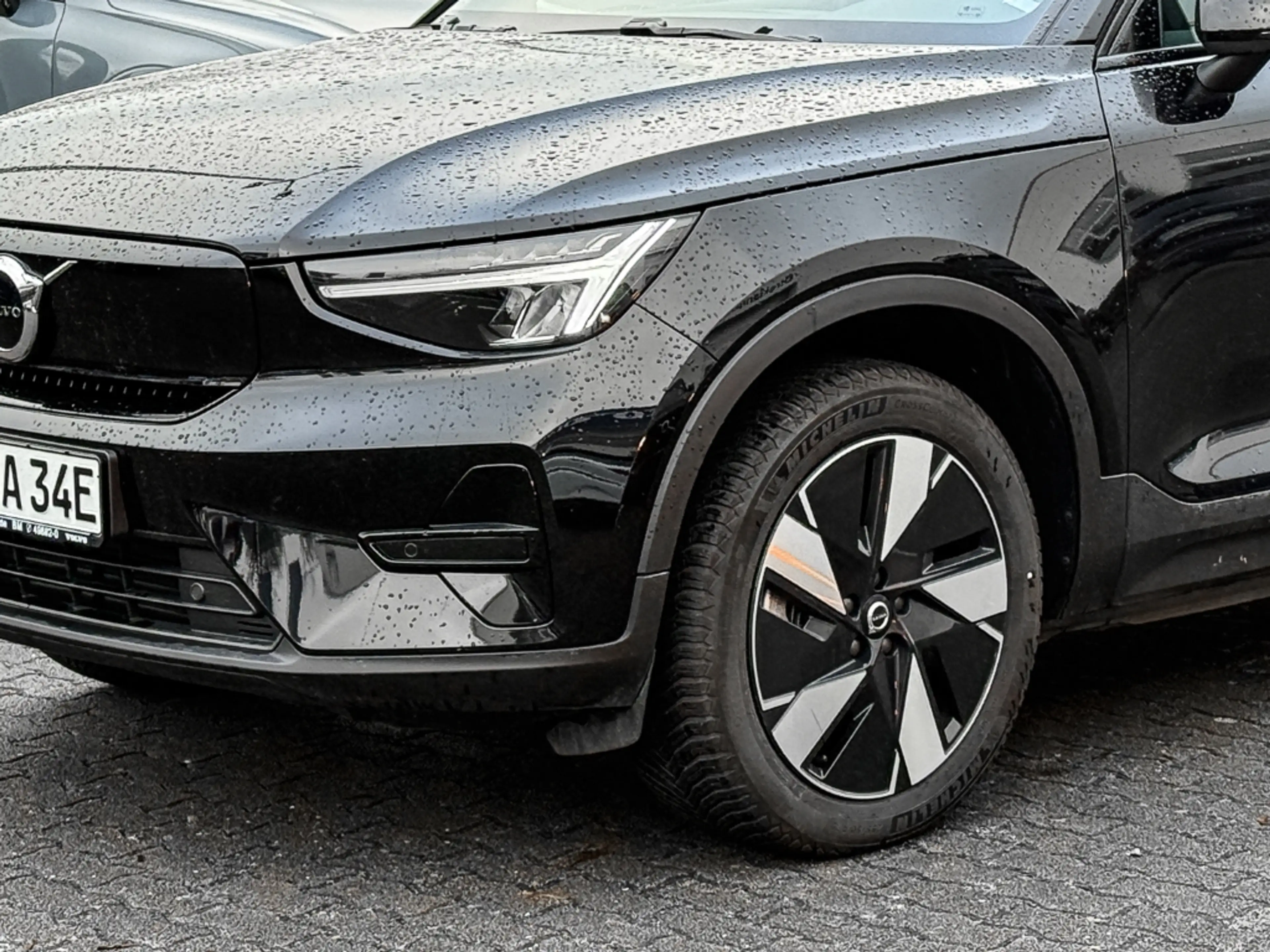 Volvo C40 Recharge Twin Motor AWD Plus Pilot Assist — photo 3