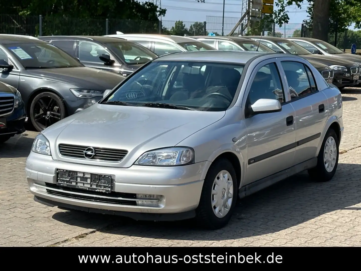 Opel Astra 1.6 Elegance Automatik Серебристый - 1