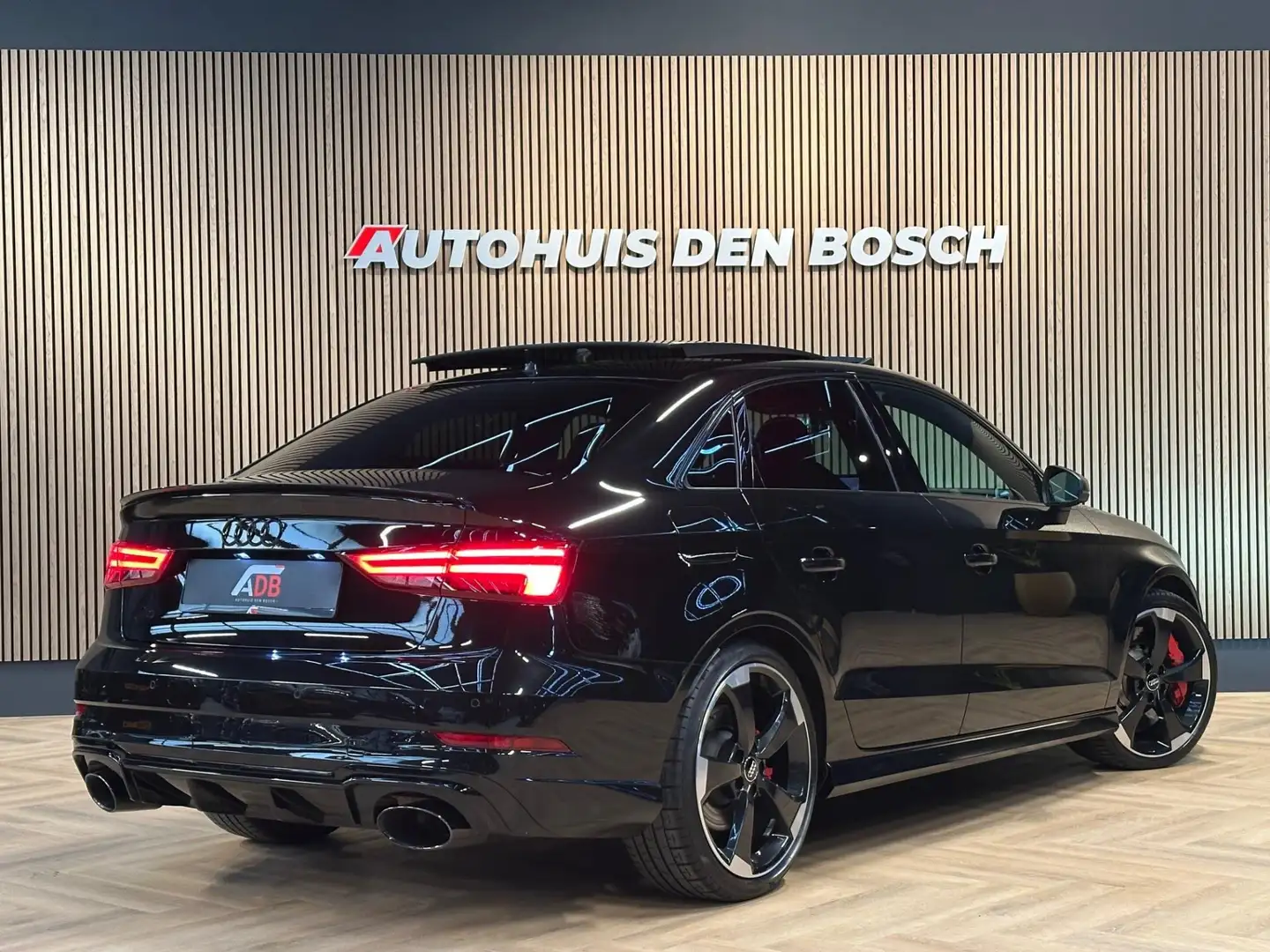 Audi RS3 Limousine 2.5 TFSI Quattro 400PK - Pano - B&O Černá - 2