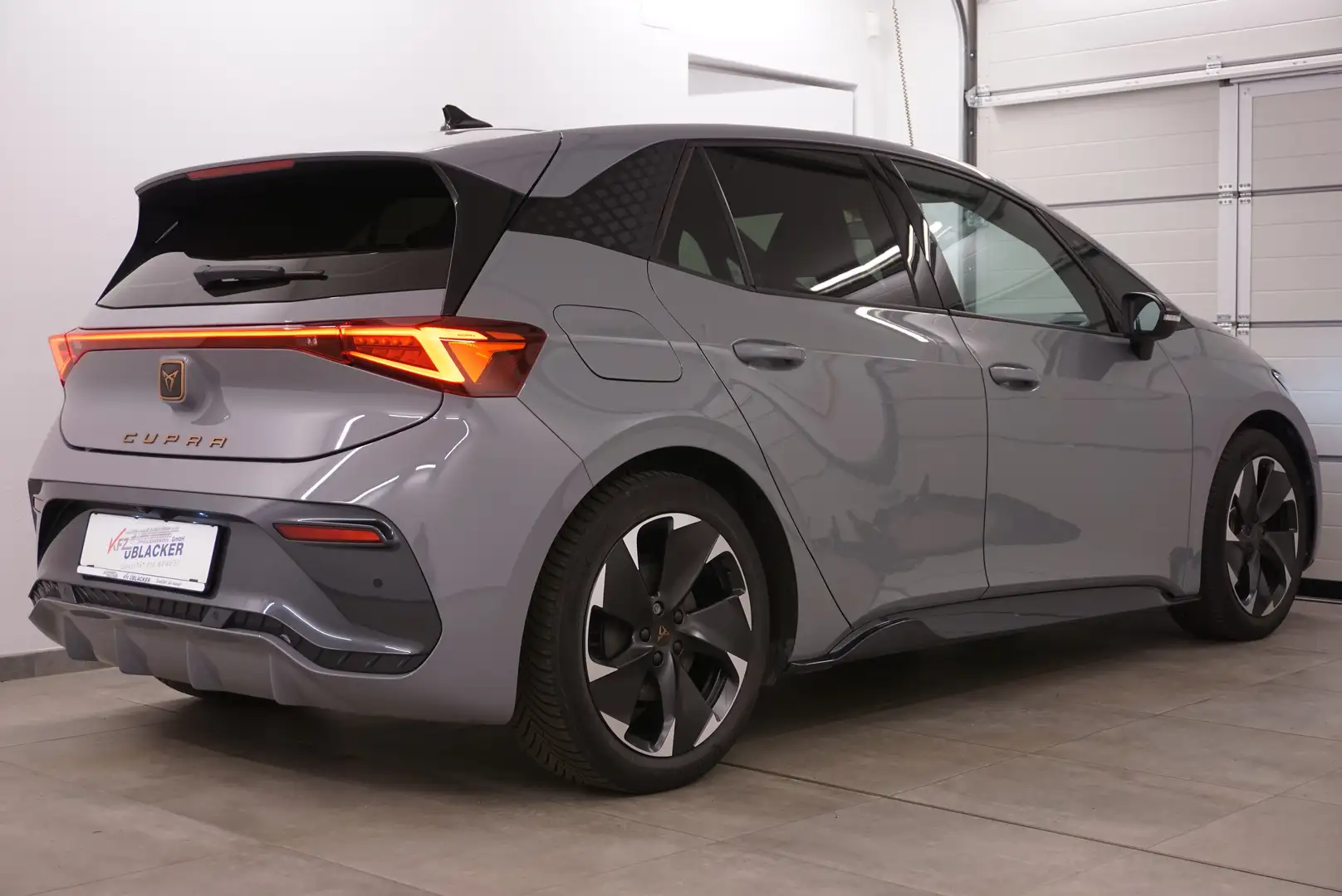 CUPRA Born 150 kW // Rückfahrkamera // Abstandstempomat // Grau - 2