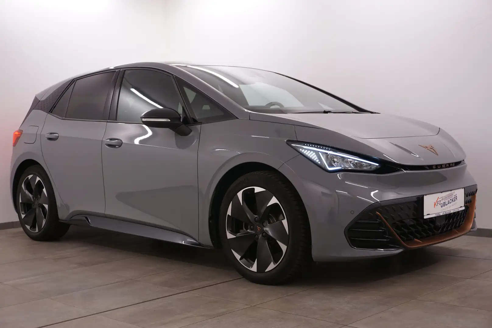 CUPRA Born 150 kW // Rückfahrkamera // Abstandstempomat // Grau - 1