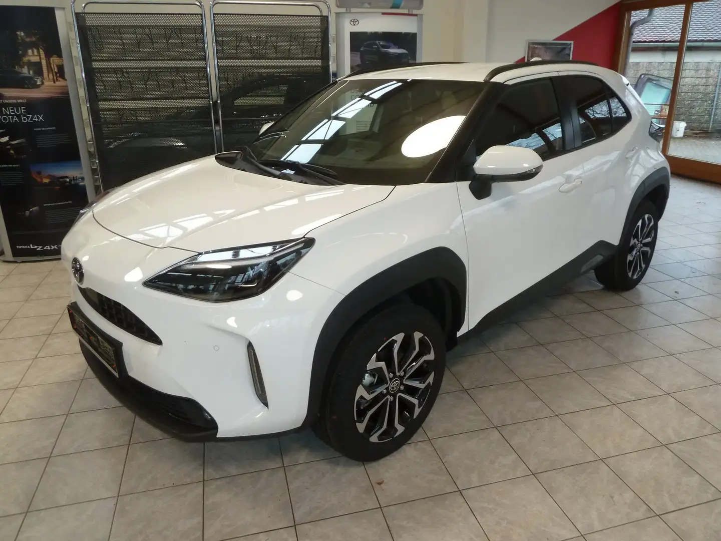Toyota Yaris Cross Hybrid Team-D *Safety-/Winter-Paket* Weiß - 2