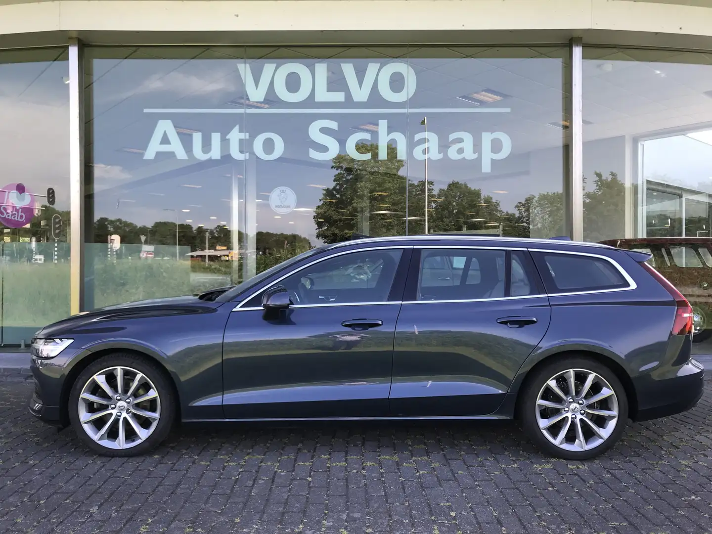 Volvo V60 2.0 T4 Momentum Pro Automaat | Rijklaar incl 12 mn Bleu - 2
