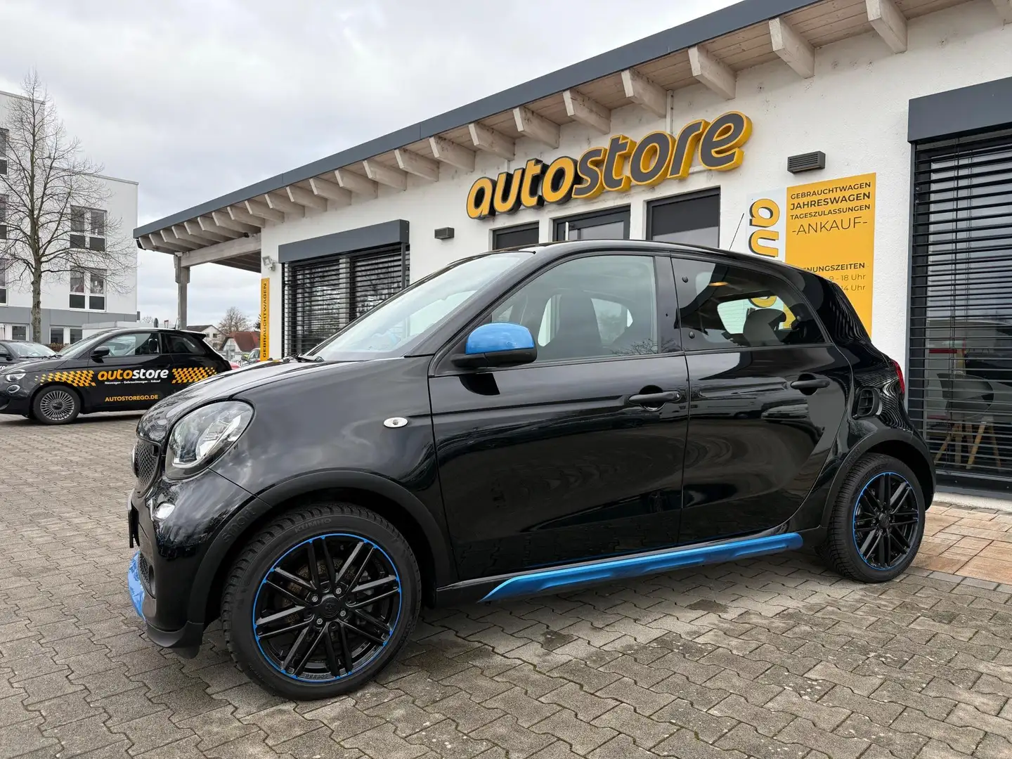 smart forFour EQ passion 60 kW (82 PS), Automatik Negro - 1