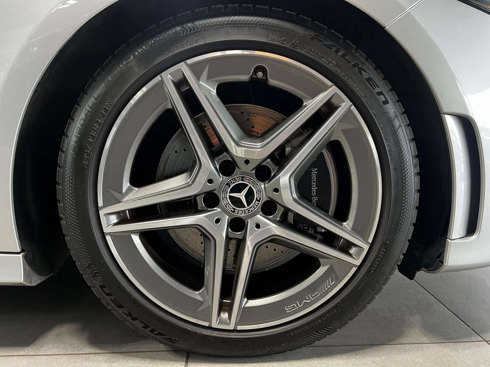 Mercedes-Benz A 220