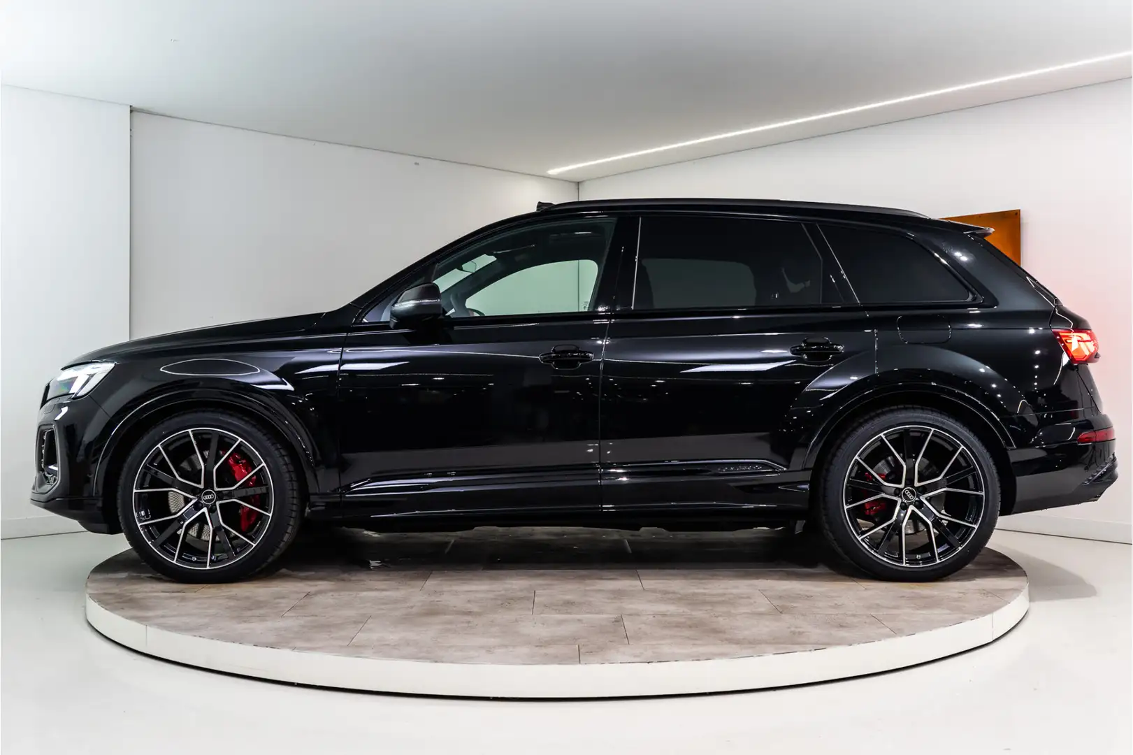 Audi Q7 60 TFSI e Quattro Pro Line+ S Competition 489PK | Zwart - 2
