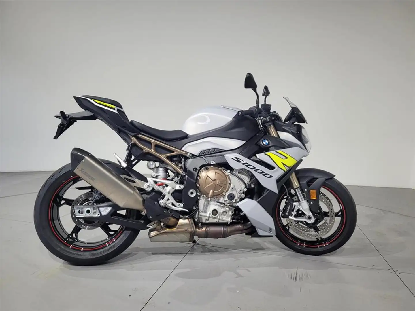 BMW S 1000 R 0 Stříbrná - 2