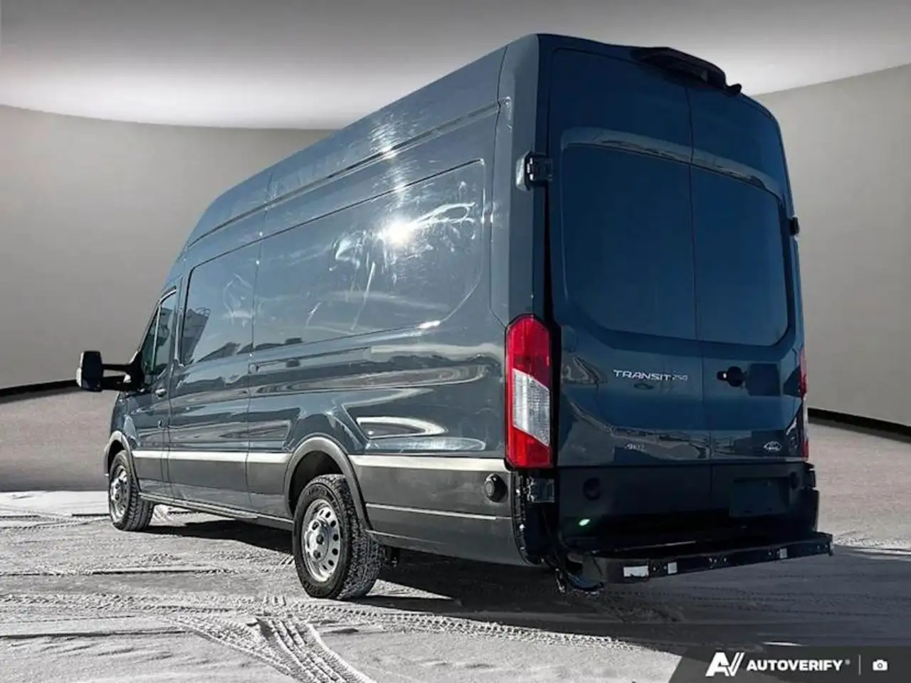 Ford Transit Cargo Van снимка Ford Transit Cargo Van