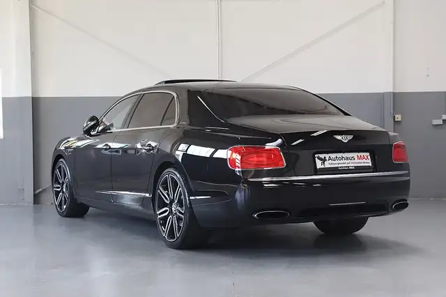 Bentley Flying Spur view 4