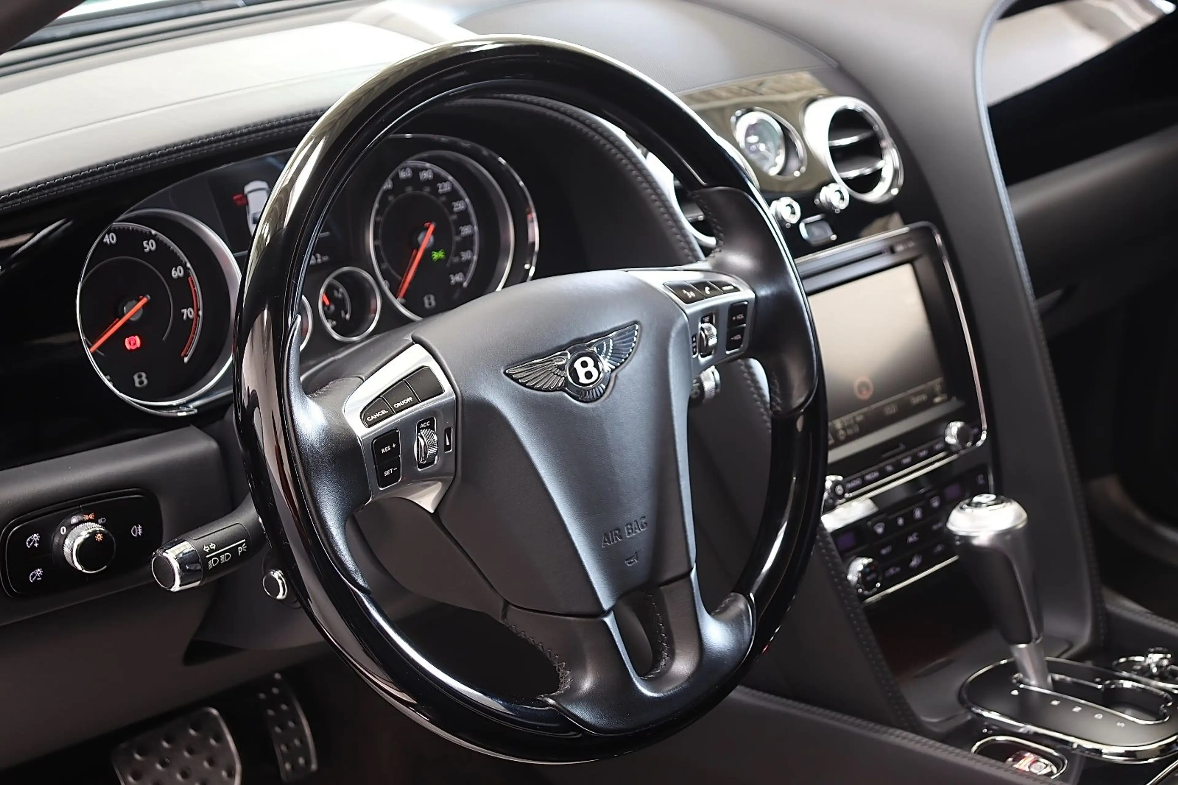 Bentley Flying Spur W12 6.0 Mulliner~ACC~SZH~SZB~4xMass. — photo 15