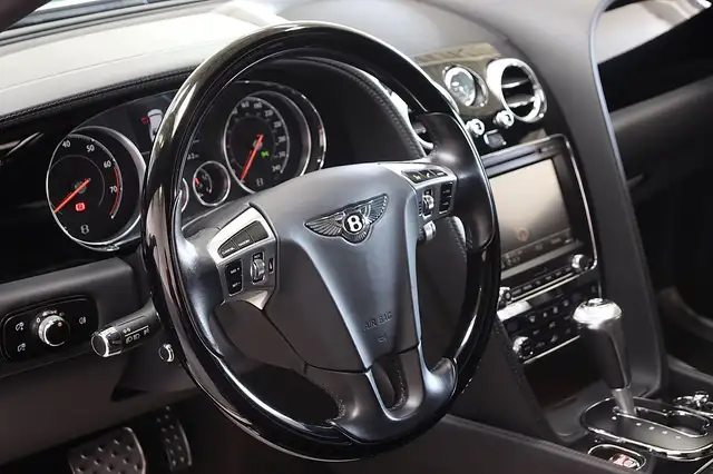Bentley Flying Spur view 15