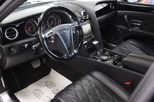 Bentley Flying Spur view 13