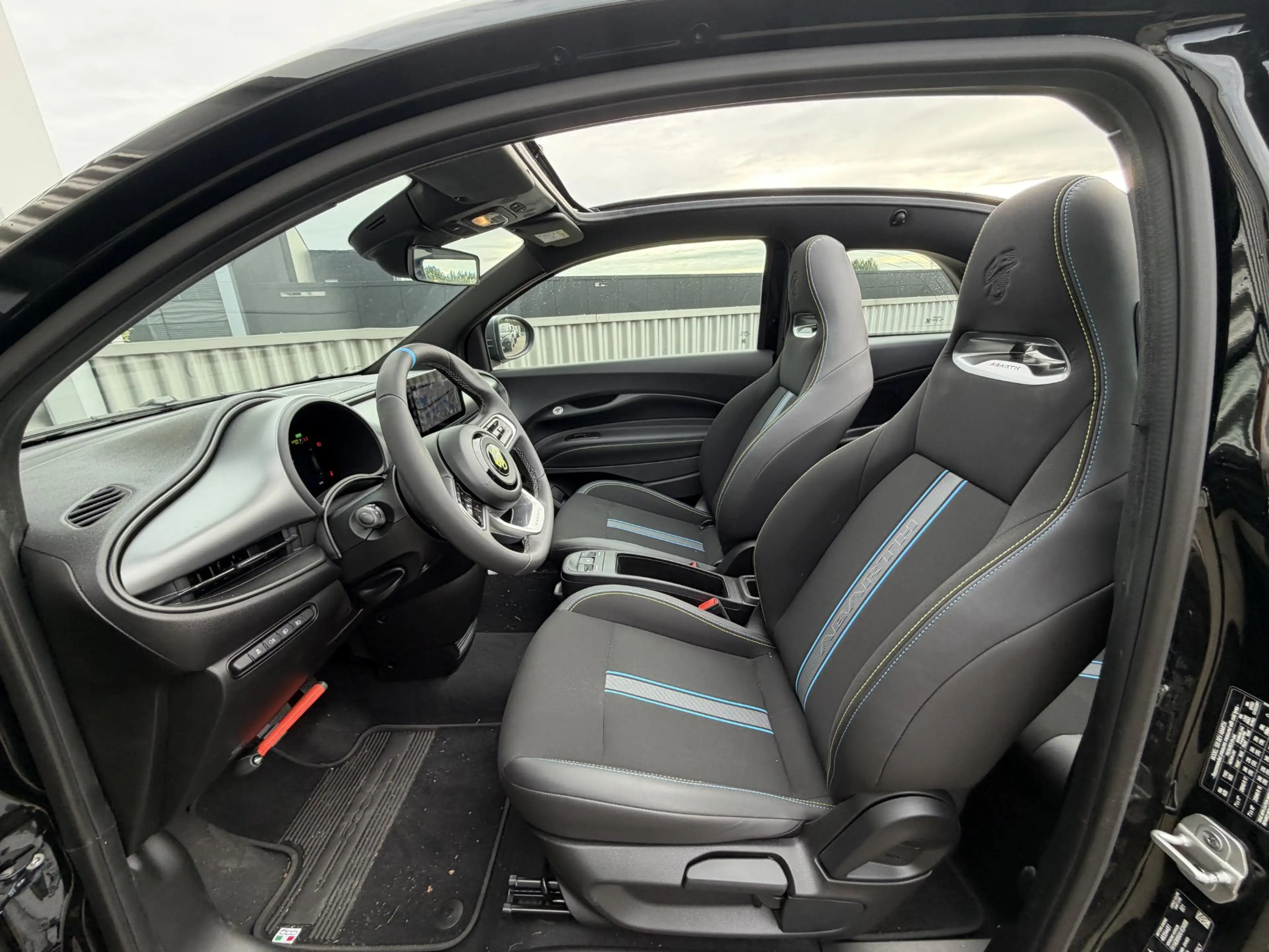 Fiat 500 Abarth 42 kWh | 155 PK | Cabrio | Camera | Cruise Control — photo 11