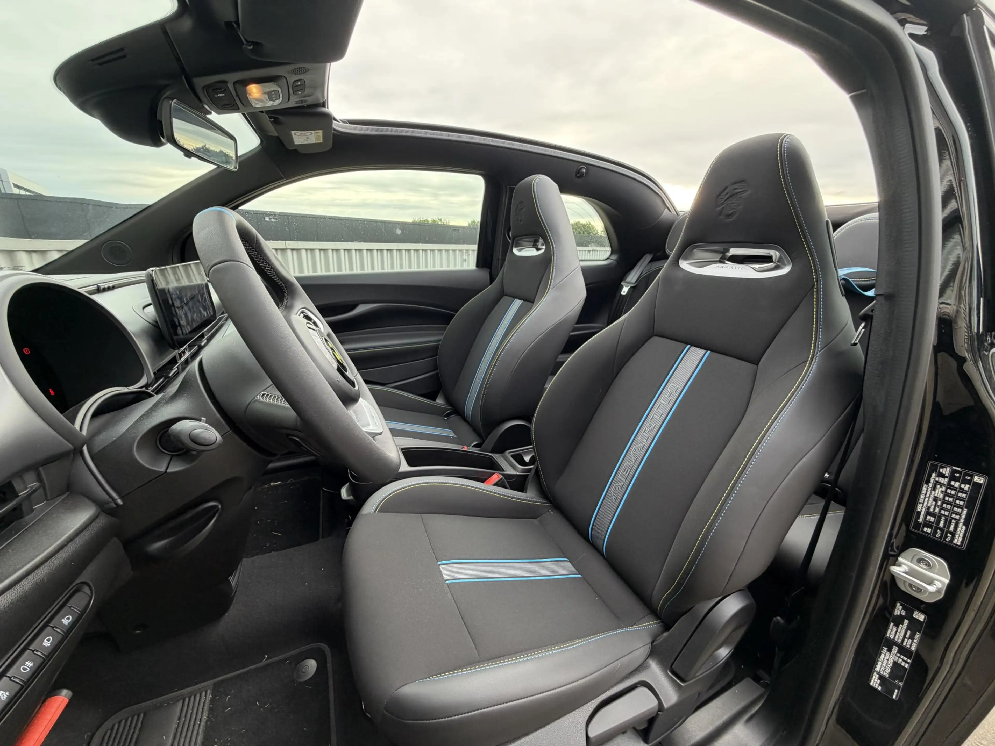 Fiat 500 Abarth 42 kWh | 155 PK | Cabrio | Camera | Cruise Control — photo 10