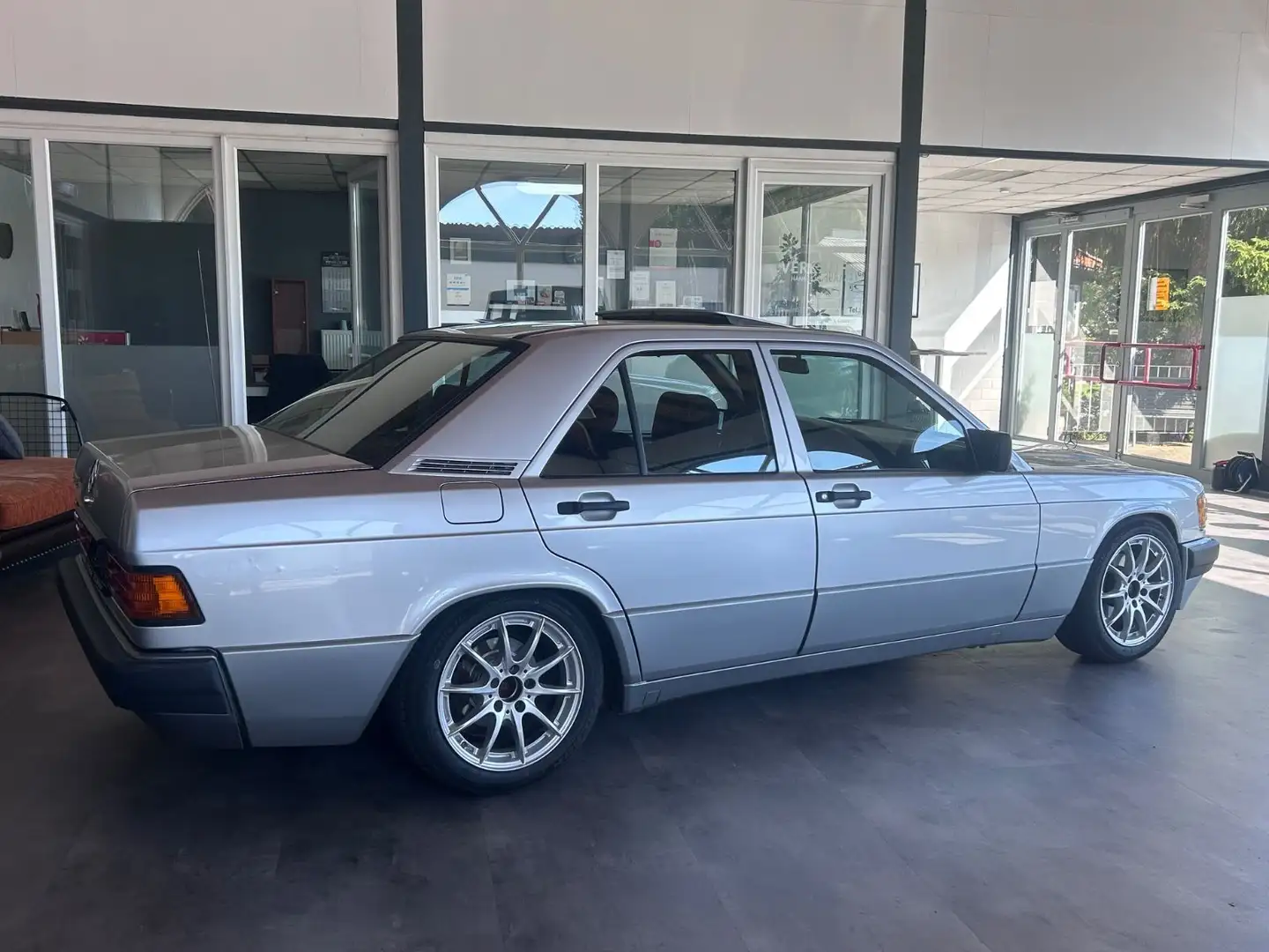 Mercedes-Benz 190 E W201 1.8 Automatik*SCHIEBEDACH* Silber - 2