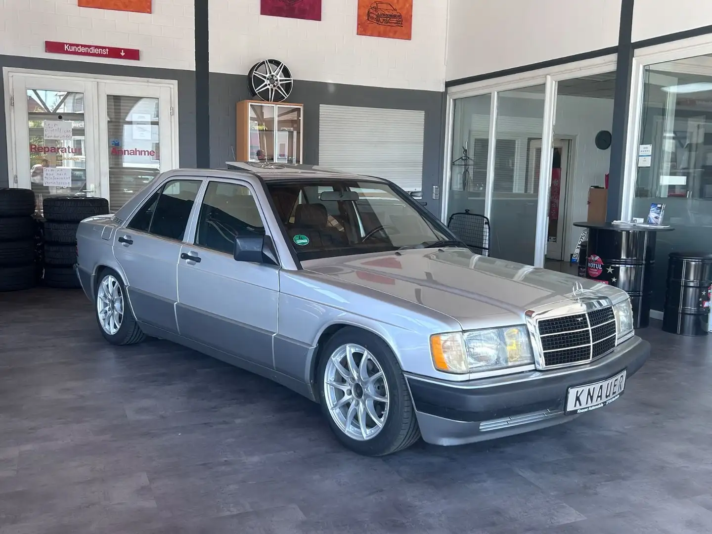 Mercedes-Benz 190 E W201 1.8 Automatik*SCHIEBEDACH* Silber - 1