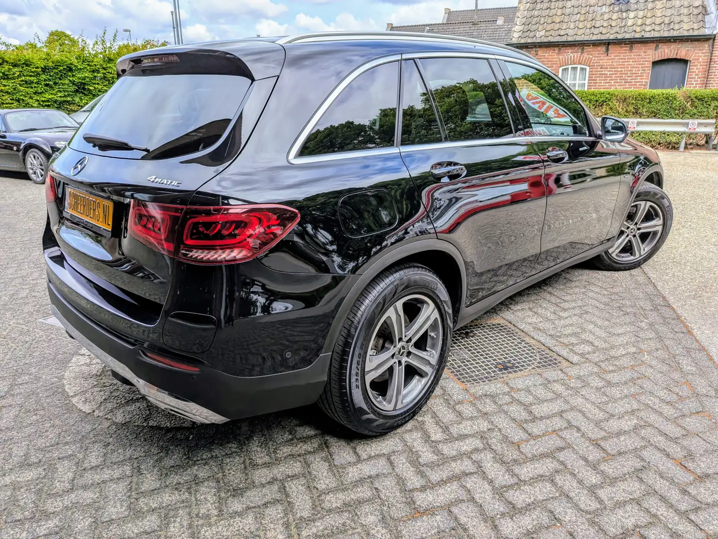 Mercedes-Benz GLC 300 300e 4MATIC ,Leder,Airmatic,Trekhaak,Navi. Zwart - 2