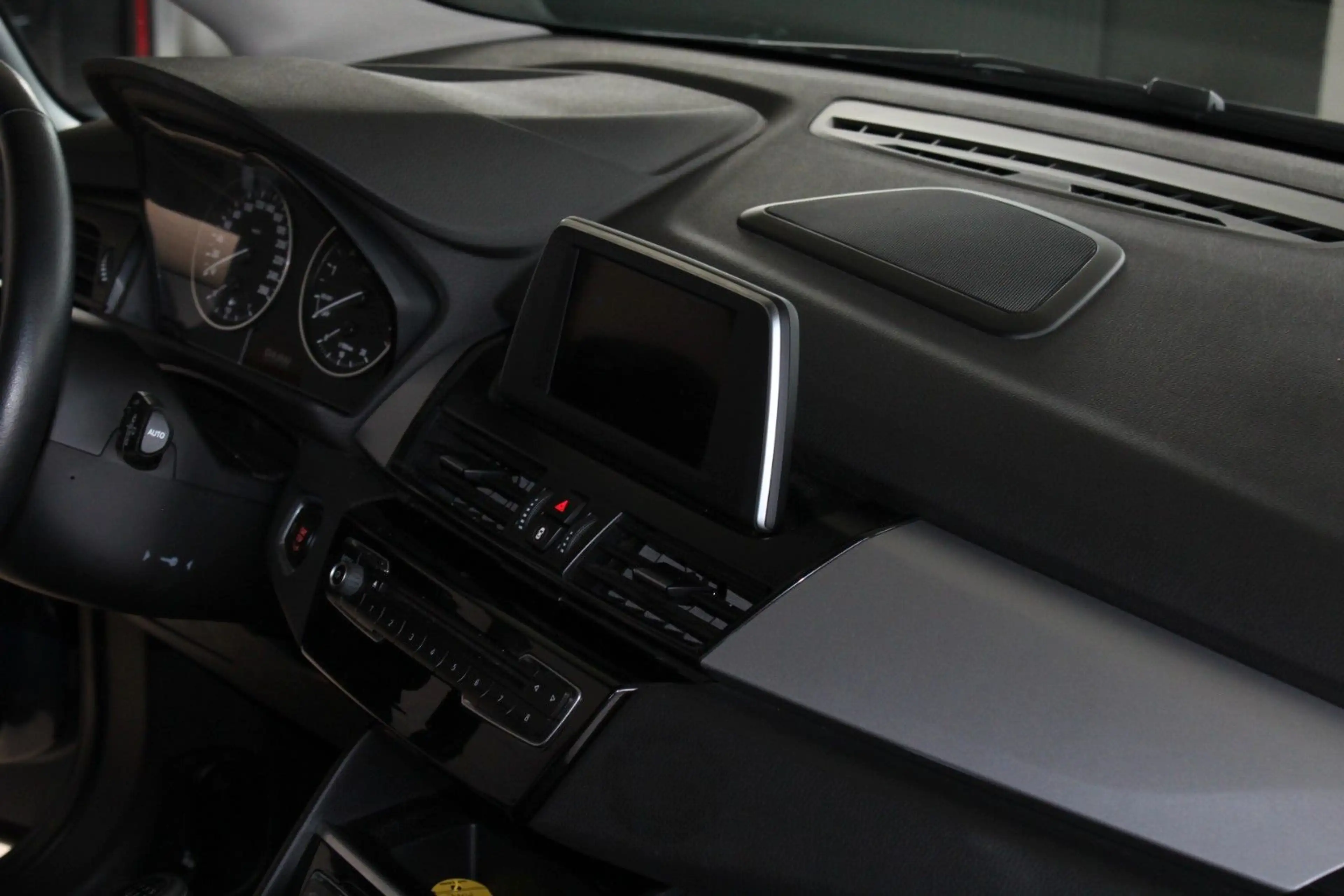 BMW 216 216i AT Navi Sportsitze Hi-Fi CD-Laufwerk — photo 12