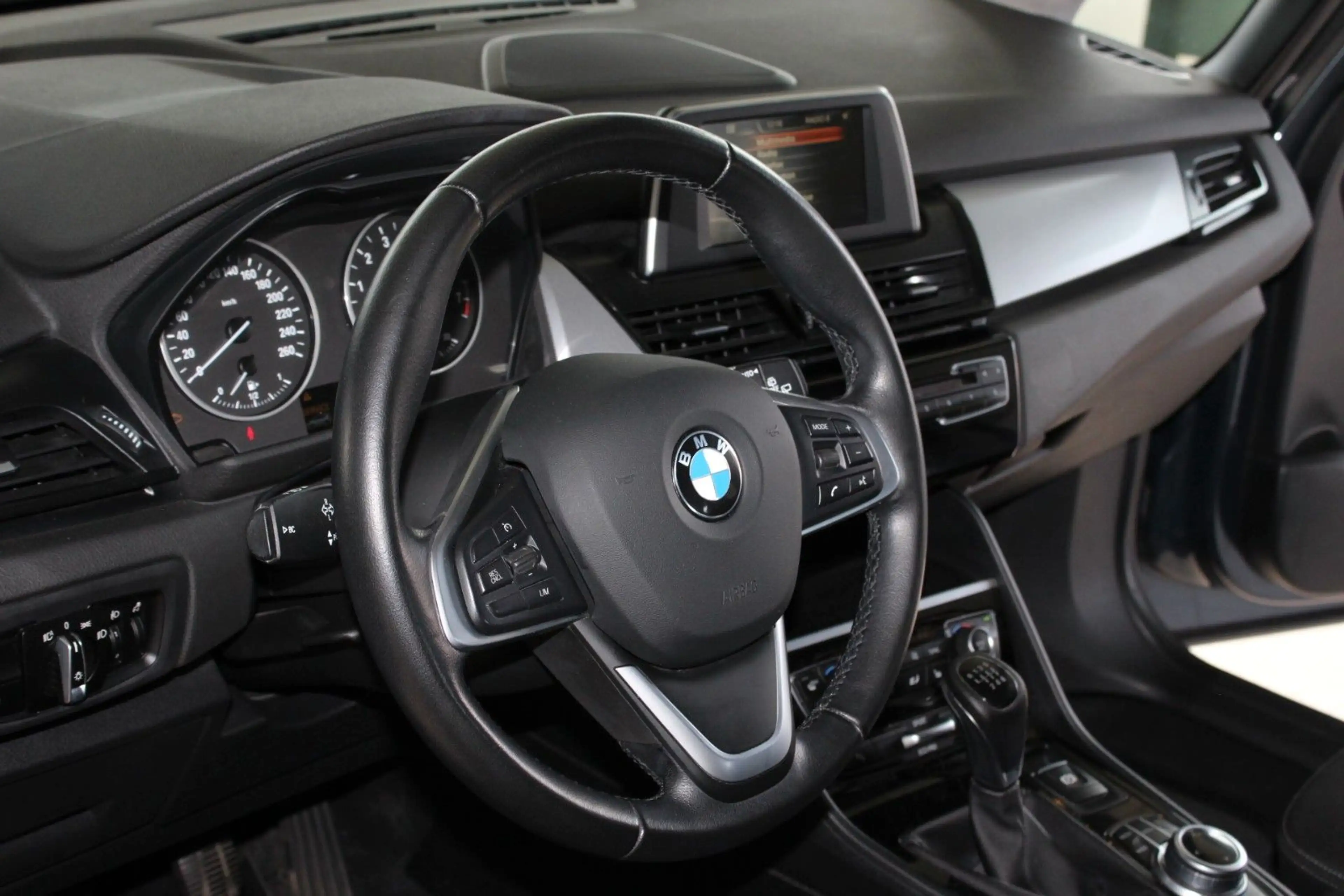 BMW 216 216i AT Navi Sportsitze Hi-Fi CD-Laufwerk — photo 10