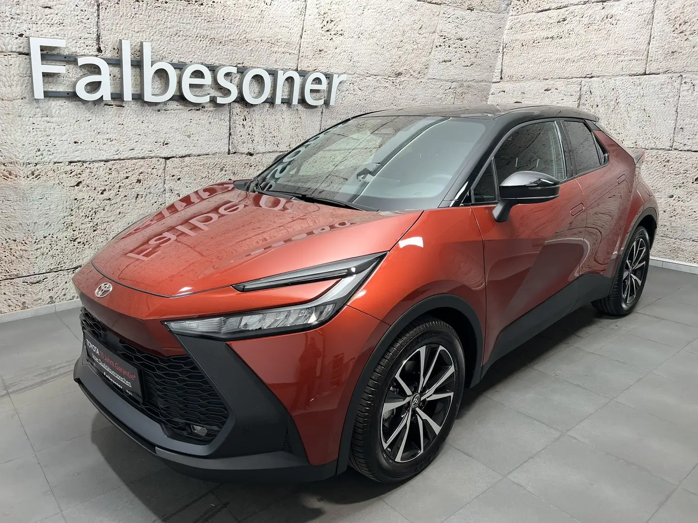 Toyota C-HR 1,8 Hybrid Active Drive Braun - 1