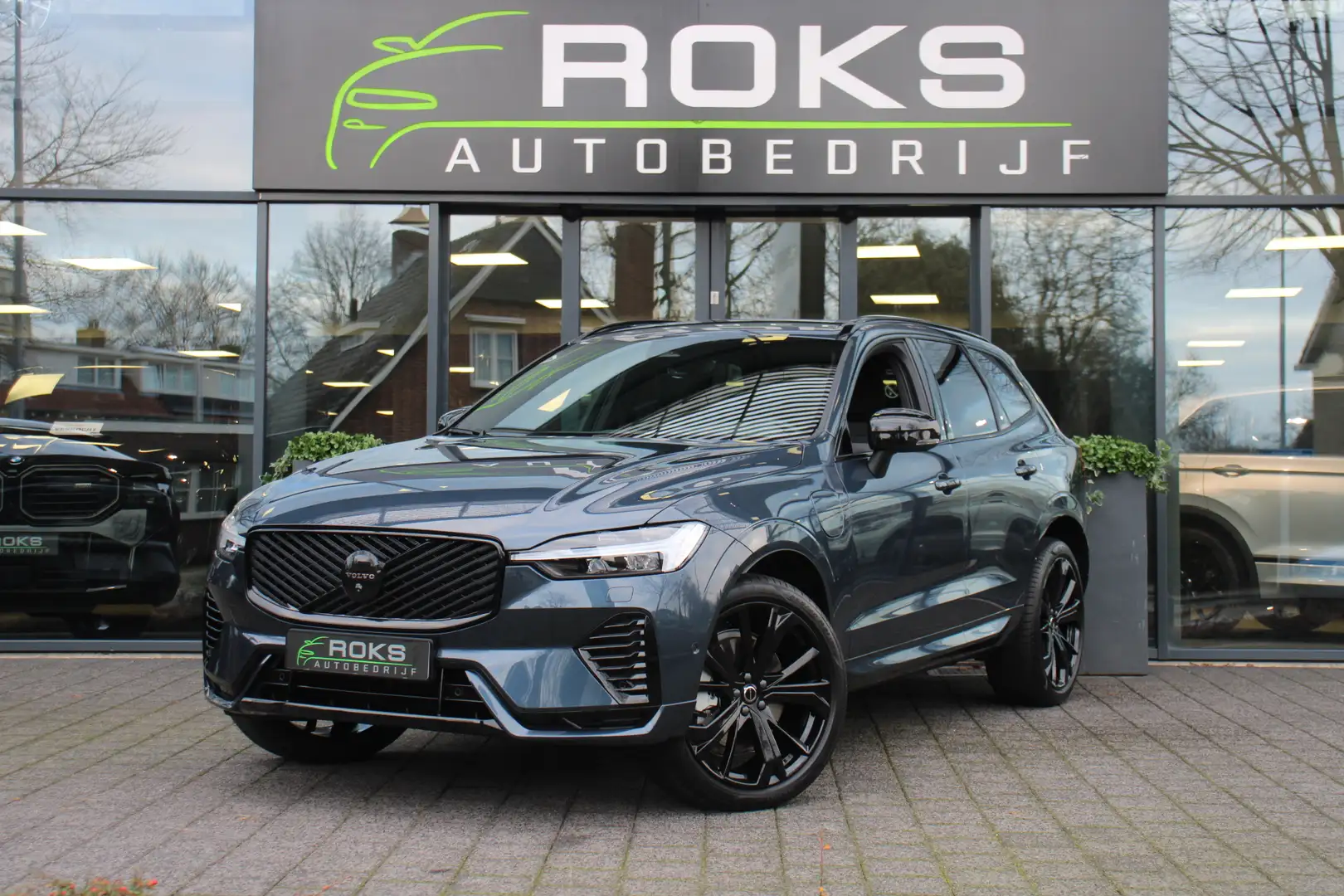 Volvo XC60 2.0 T8 Plug-in hybrid AWD Plus Black Edition Blau - 1