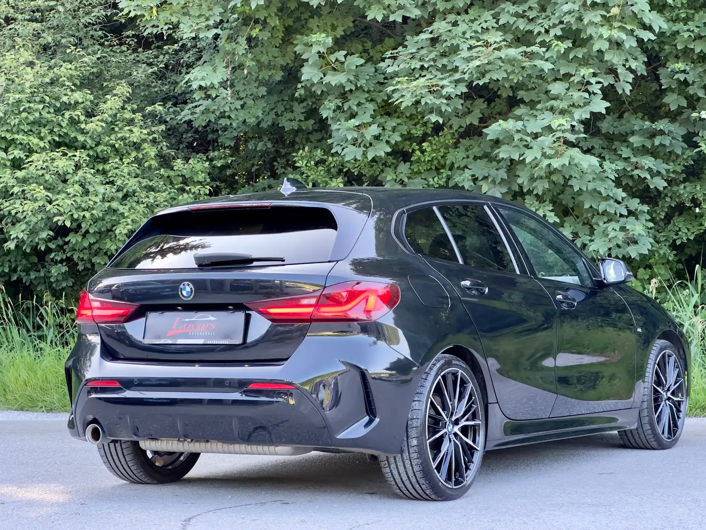 BMW 118 118 i M-Paket Sport Aut.*LED*ACC*NAVI*AHK*HEAD-UP* Schwarz - 2