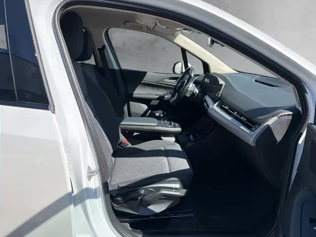 BMW 2 Series view 11