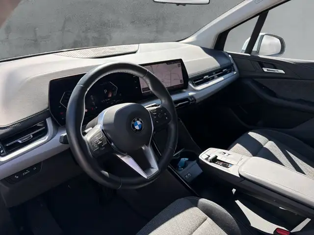 BMW 2 Series view 9