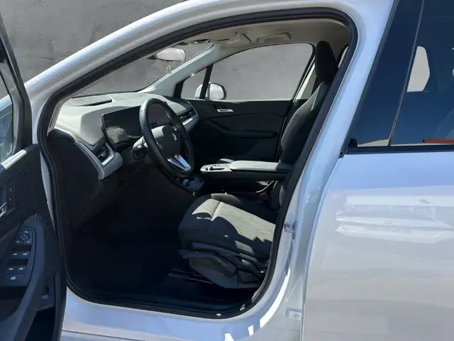 BMW 2 Series view 8