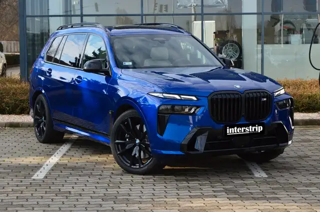 BMW X7 view 3