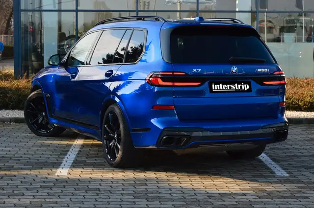 BMW X7 view 4