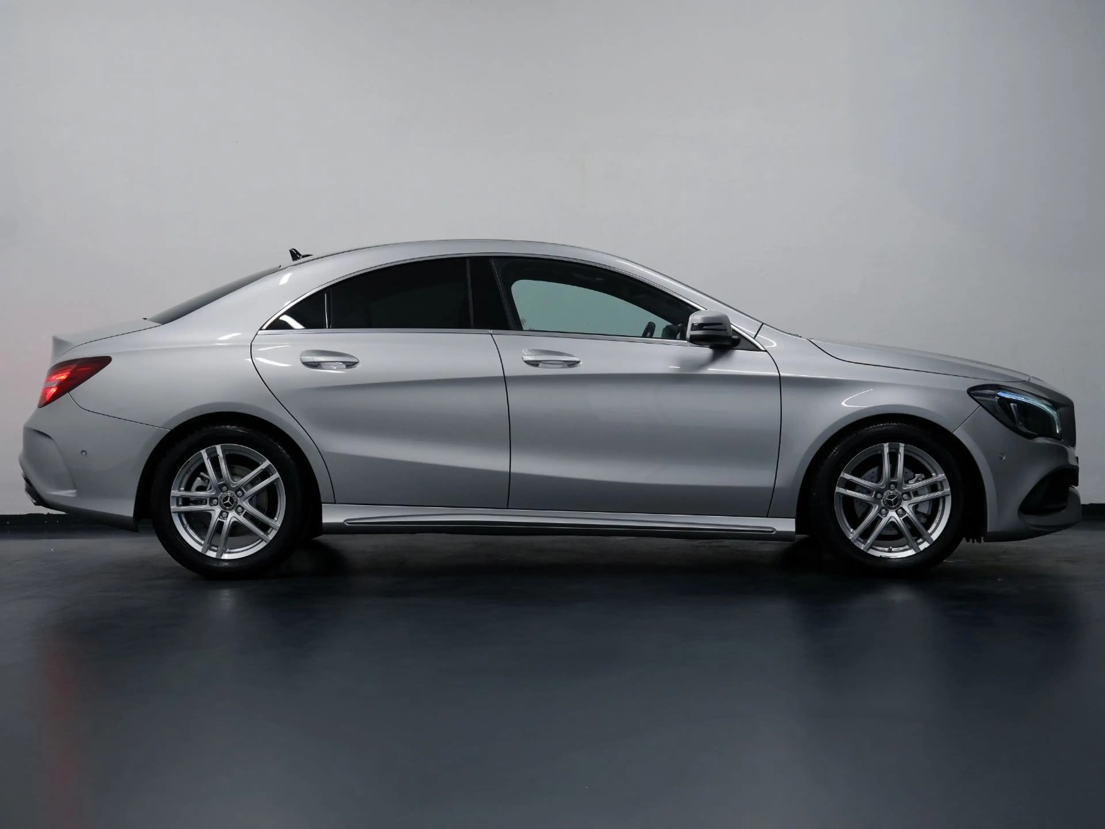 Mercedes-Benz CLA 200 d AMG-LINE LIMOUSINE CARPLAY/AMBIENTE/LED — photo 10
