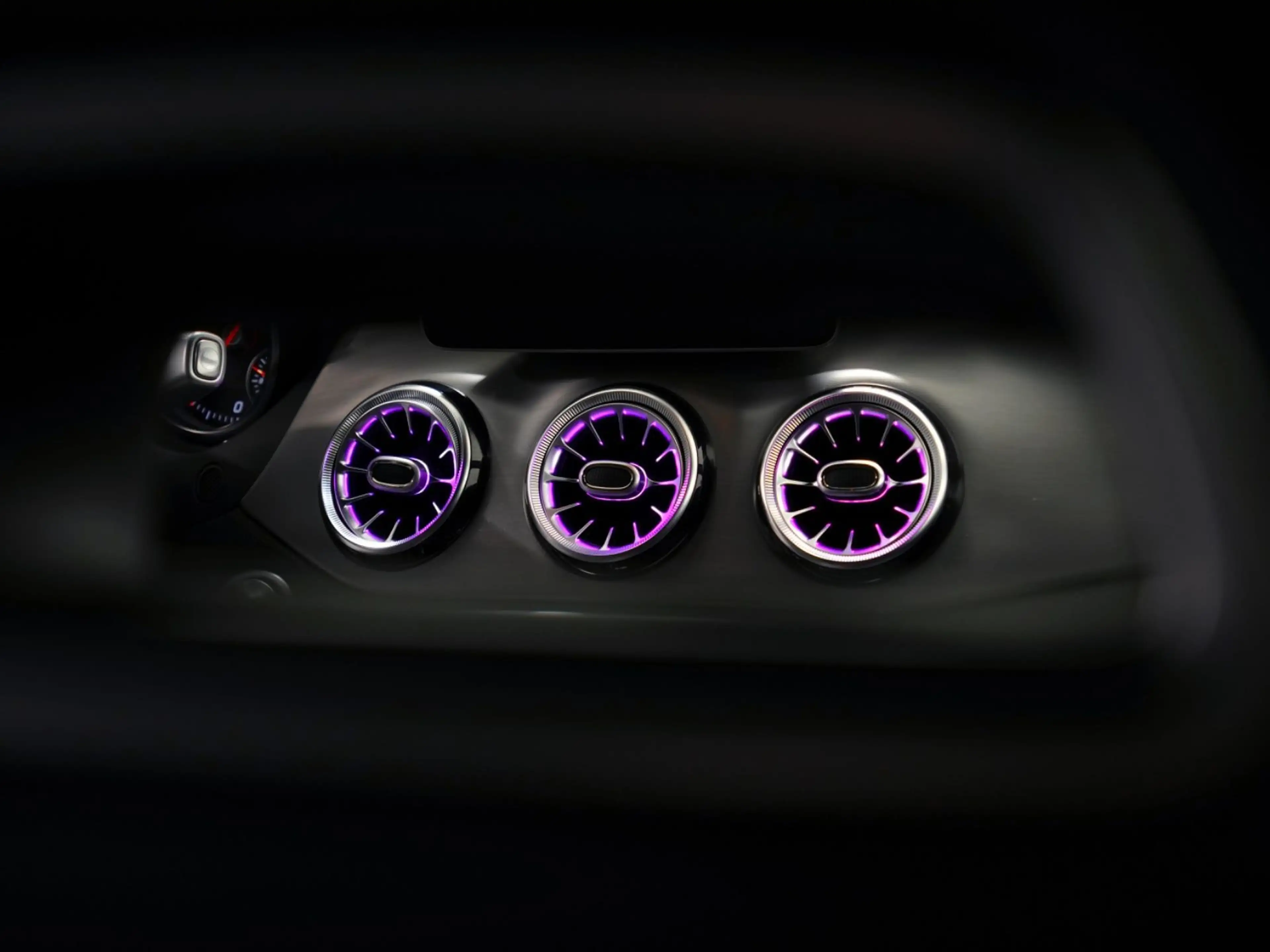 Mercedes-Benz CLA 200 d AMG-LINE LIMOUSINE CARPLAY/AMBIENTE/LED — photo 14